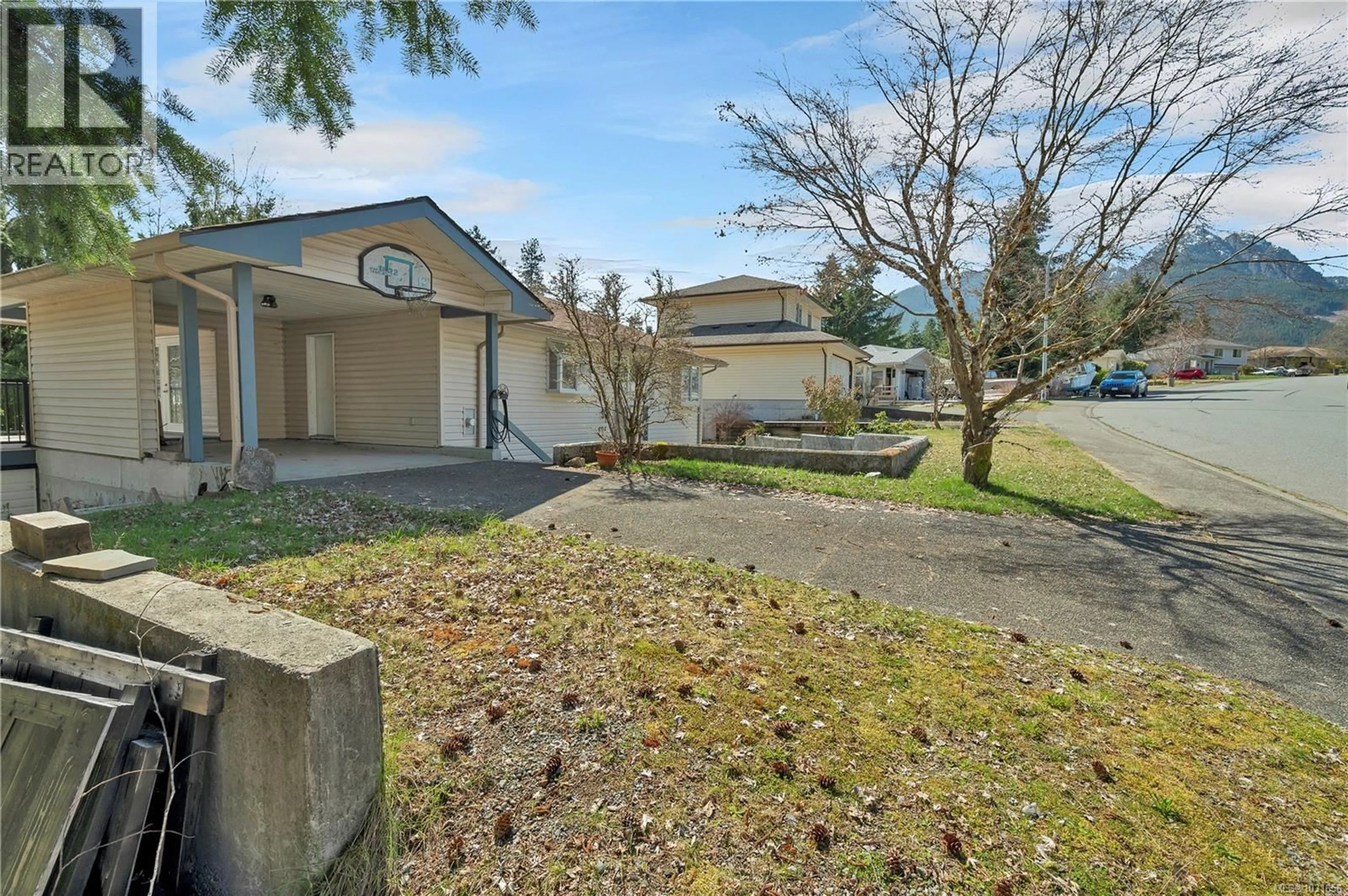 A pic from outside/outdoor area/front of a property/back of a property/a pic from drone, street for 404 DONNER DRIVE, Gold River British Columbia V0P1G0