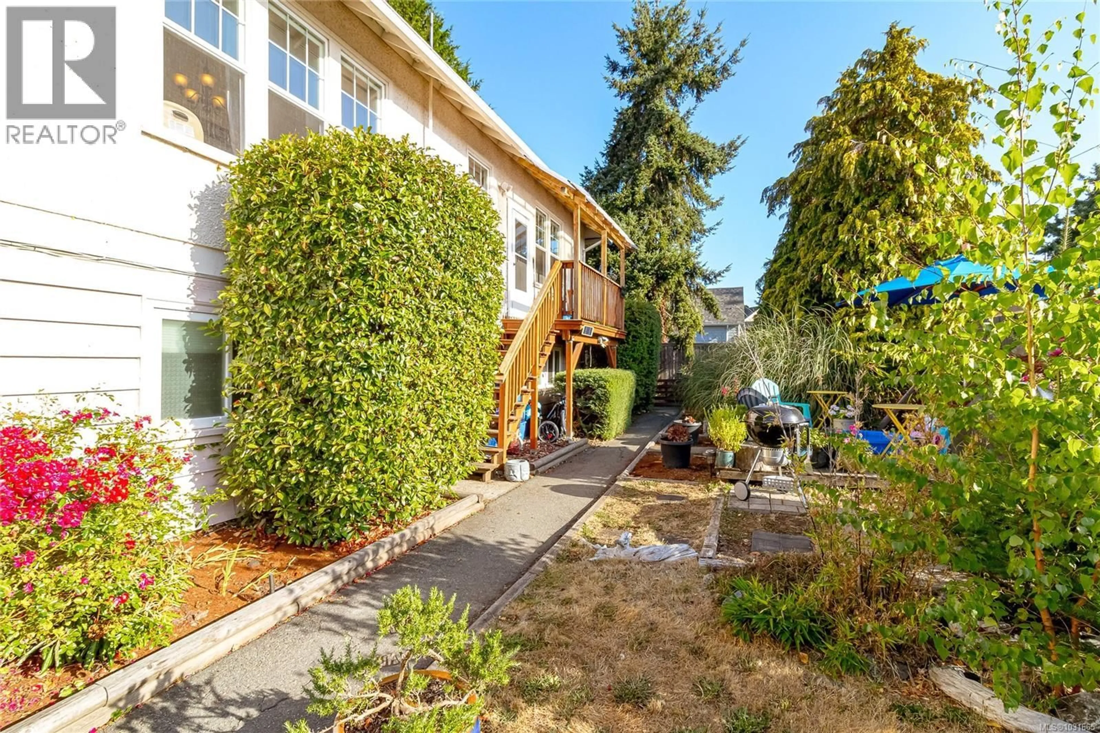 Patio, unknown for 2920 SHAKESPEARE STREET, Victoria British Columbia V8R4H4