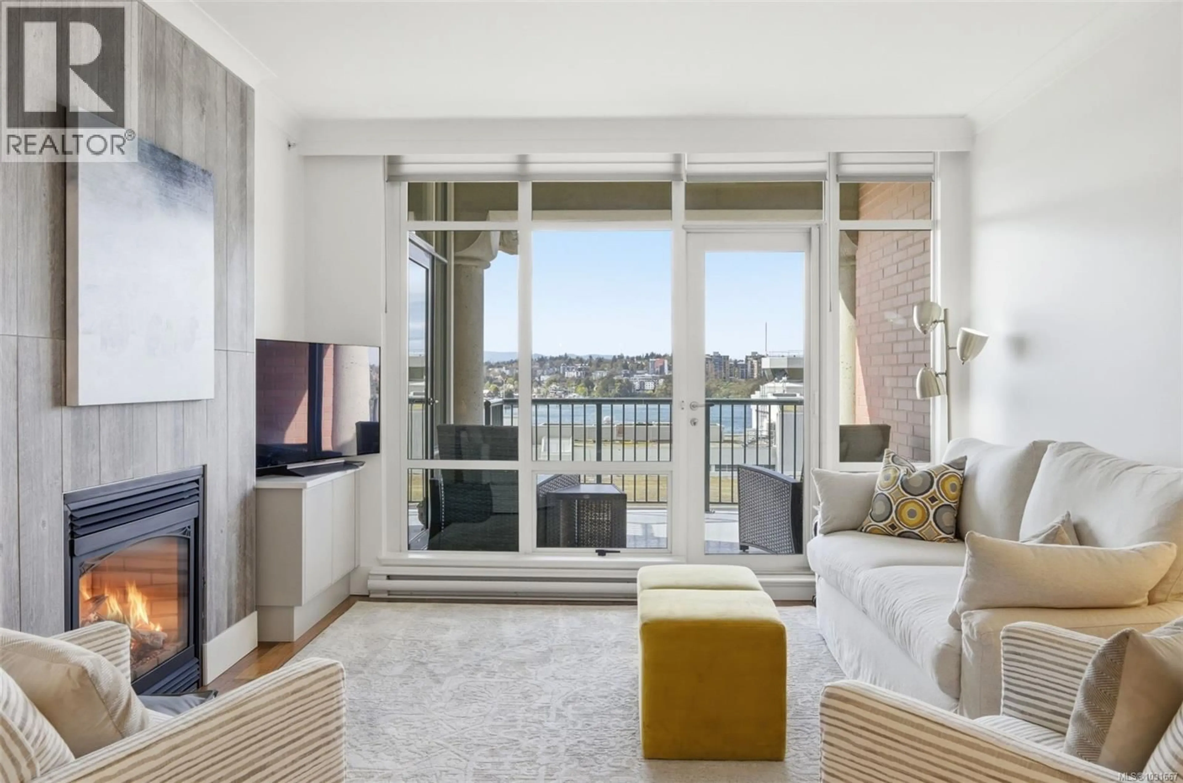 Living room with furniture, unknown for 714 - 21 DALLAS ROAD, Victoria British Columbia V8V4Z9