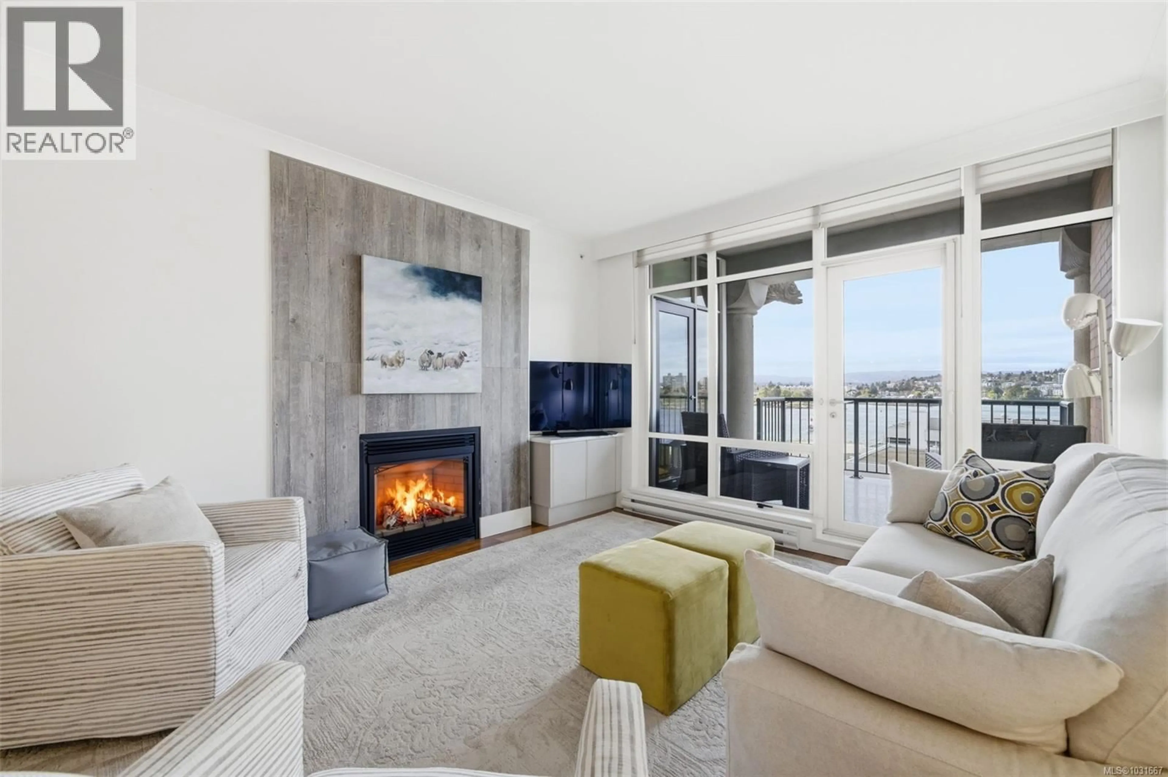 Living room with furniture, unknown for 714 - 21 DALLAS ROAD, Victoria British Columbia V8V4Z9