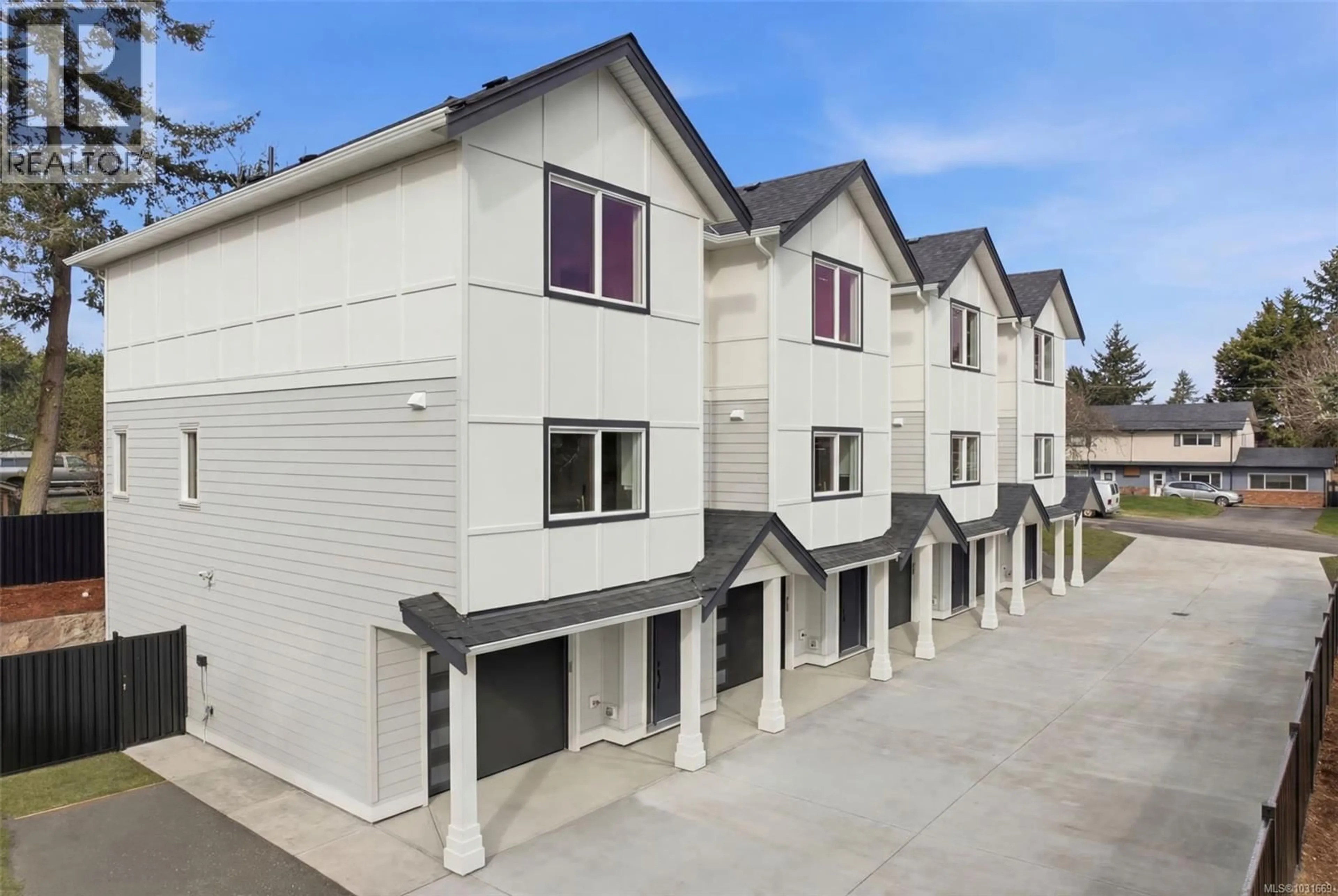 A pic from outside/outdoor area/front of a property/back of a property/a pic from drone, street for 1 - 621 BROADWAY STREET, Saanich British Columbia V8Z2G5