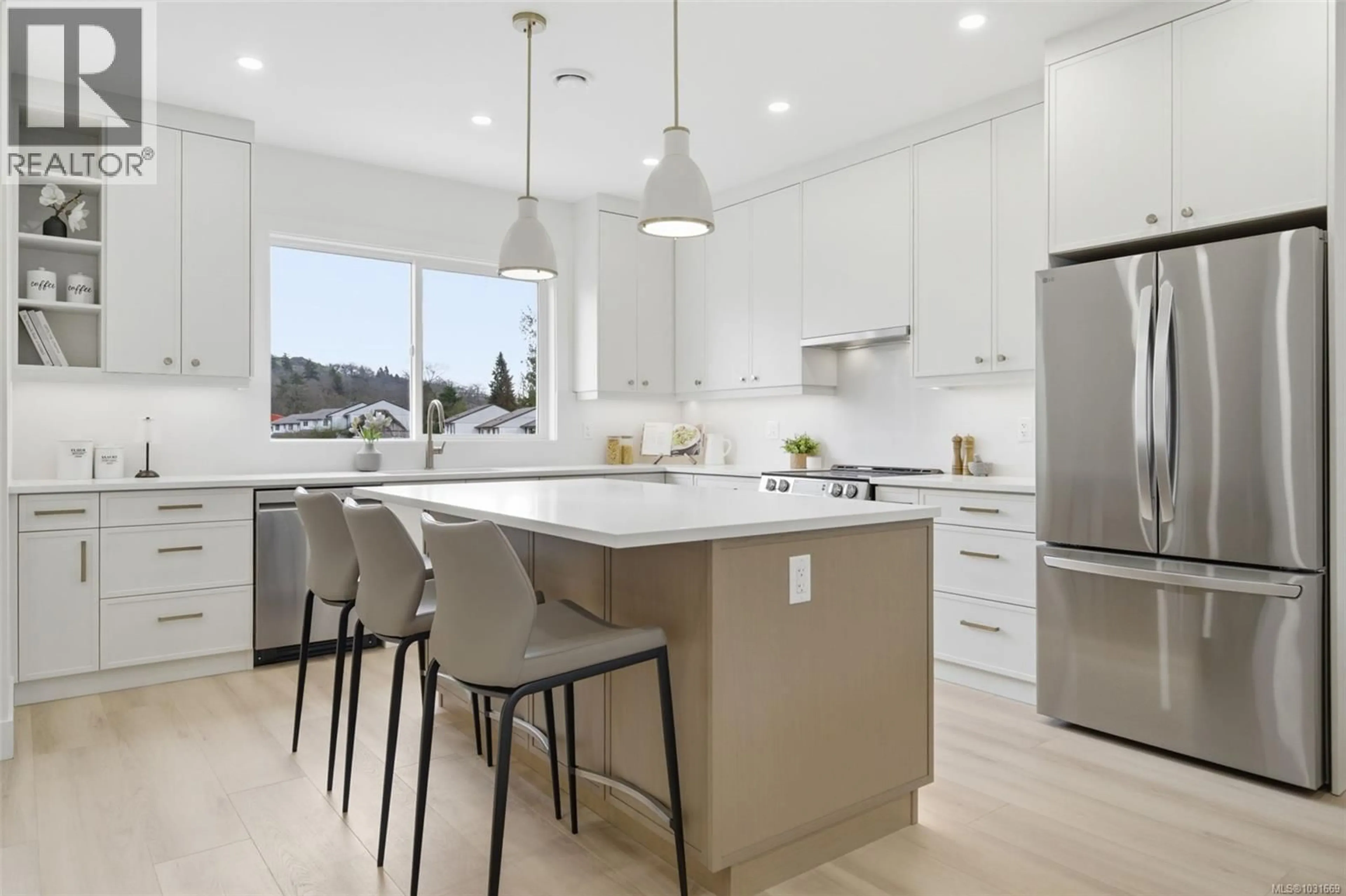 Open concept kitchen, ceramic/tile floor for 1 - 621 BROADWAY STREET, Saanich British Columbia V8Z2G5