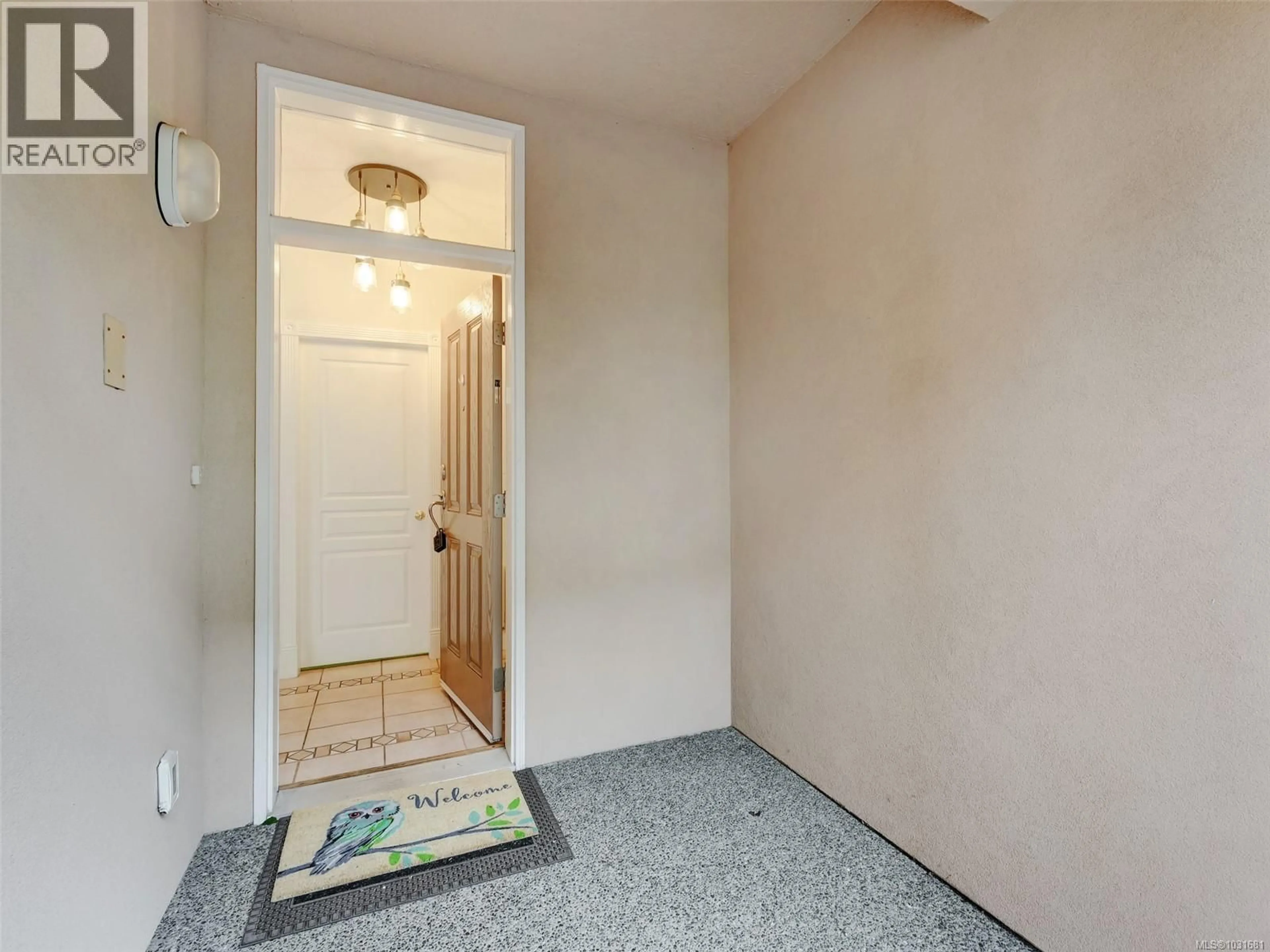 Indoor entryway for 104 - 75 SONGHEES ROAD, Victoria British Columbia V9A7M5