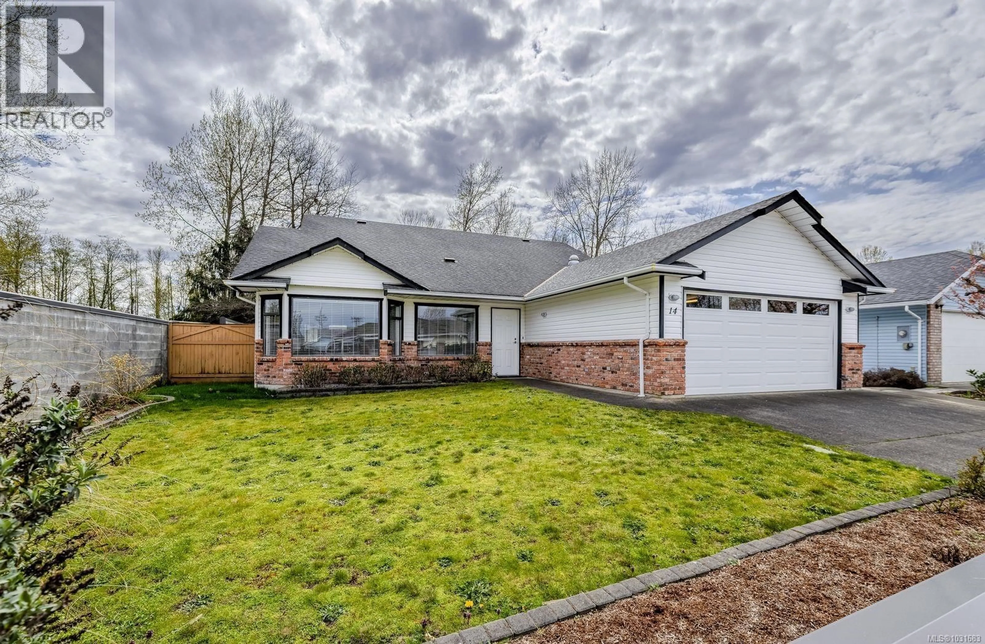 Home with vinyl exterior material, unknown for 14 - 111 MCKINSTRY ROAD, Duncan British Columbia V9L4T5