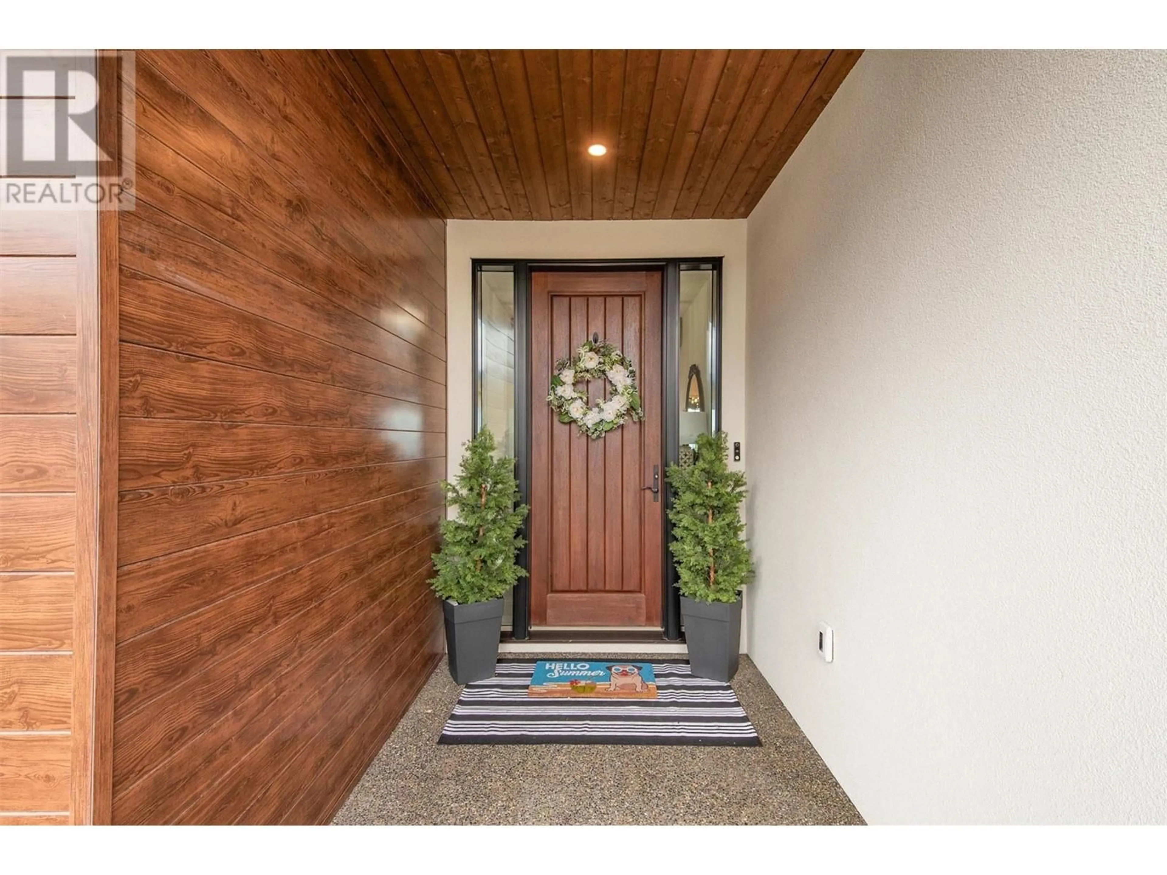 Indoor entryway, wood floors for 1628 Carnegie Street, Kelowna British Columbia V1P1T1