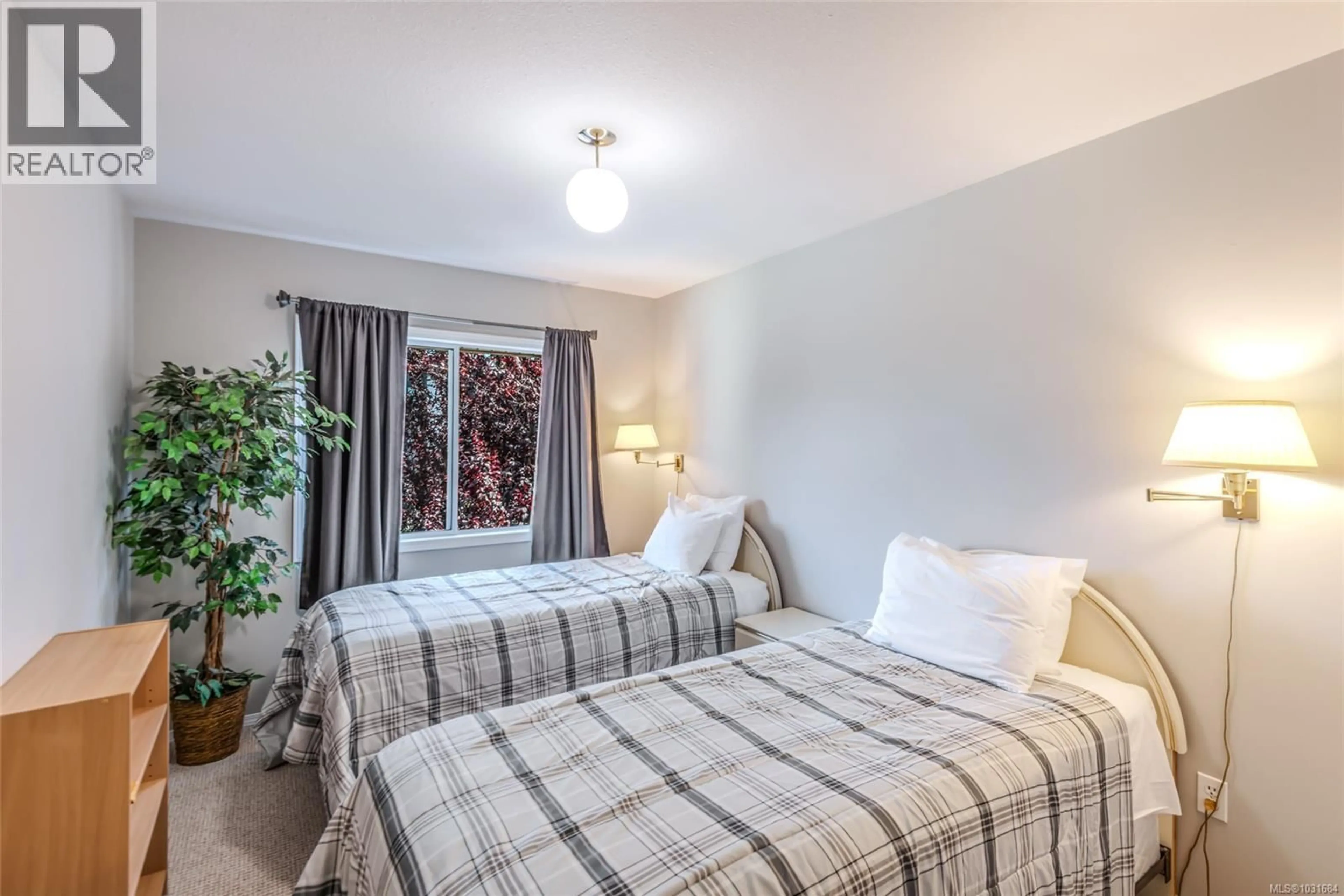 Bedroom with bed, carpet floor for 31 - 1165 RESORT DRIVE, Parksville British Columbia V9P2E2