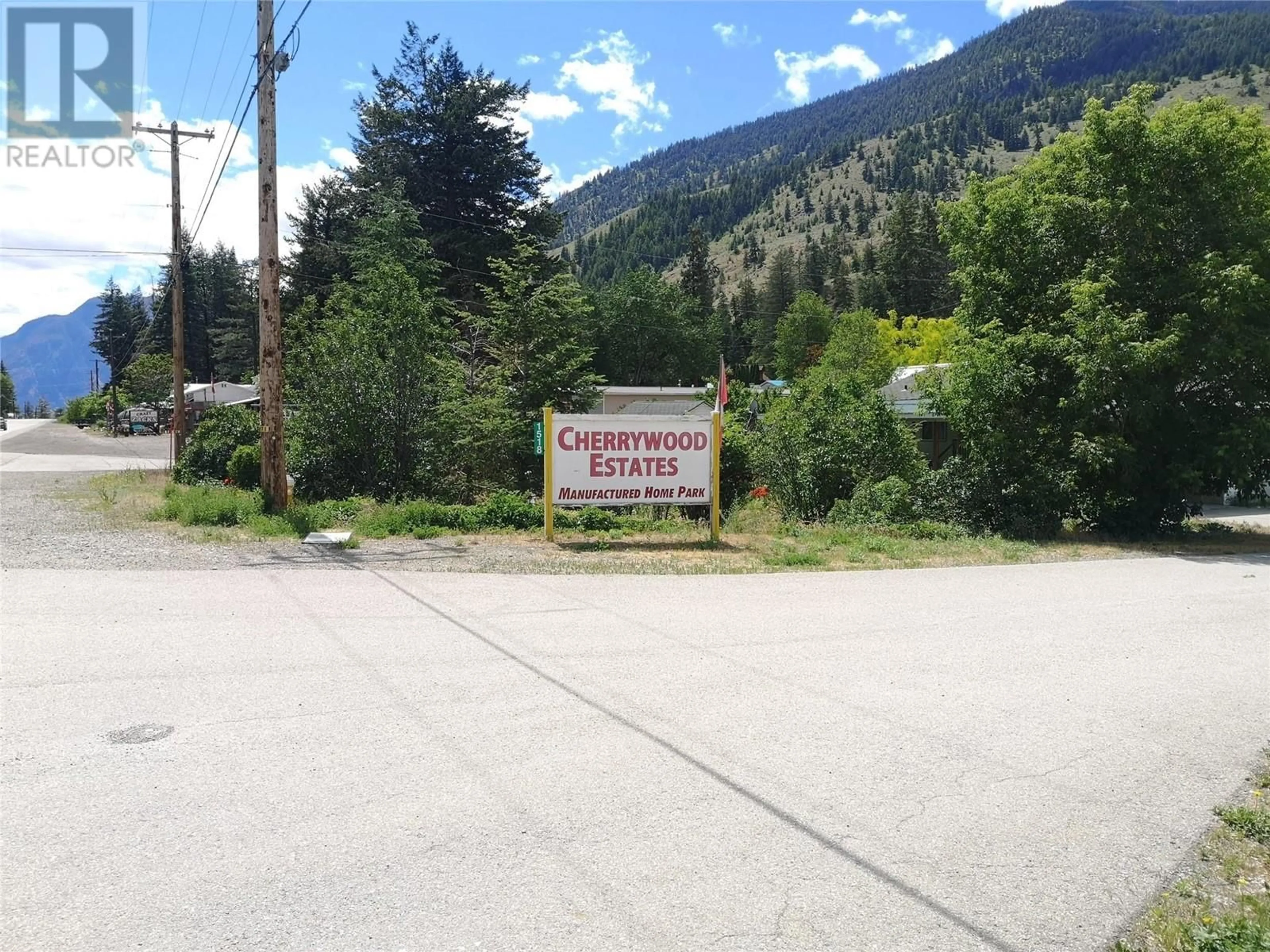 Parking for 1518 HWY 3A Unit# 8, Olalla British Columbia V0X1N6