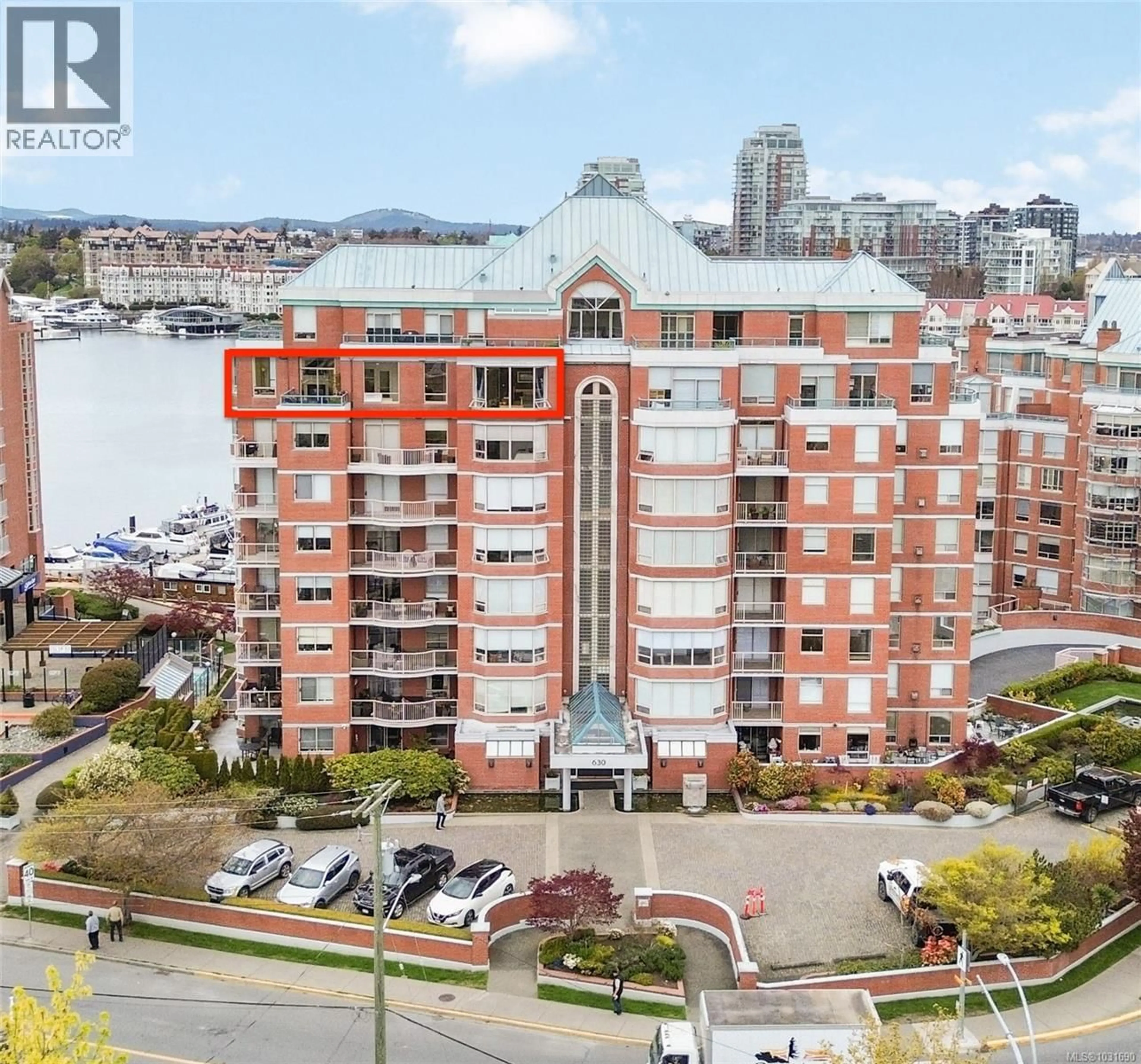 A pic from outside/outdoor area/front of a property/back of a property/a pic from drone, water/lake/river/ocean view for 1000 - 630 MONTREAL STREET, Victoria British Columbia V8V4Y2