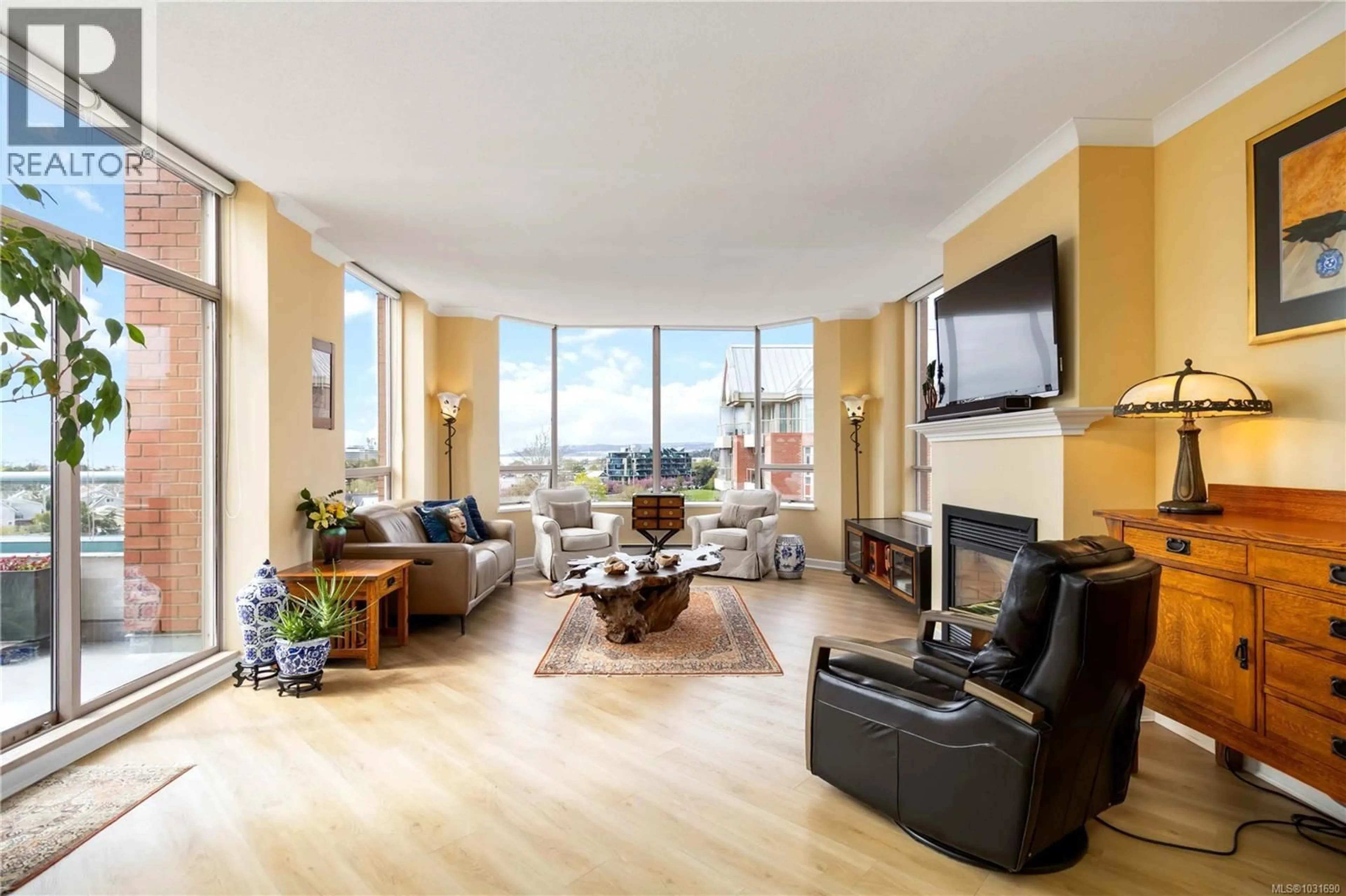 Living room with furniture, unknown for 1000 - 630 MONTREAL STREET, Victoria British Columbia V8V4Y2