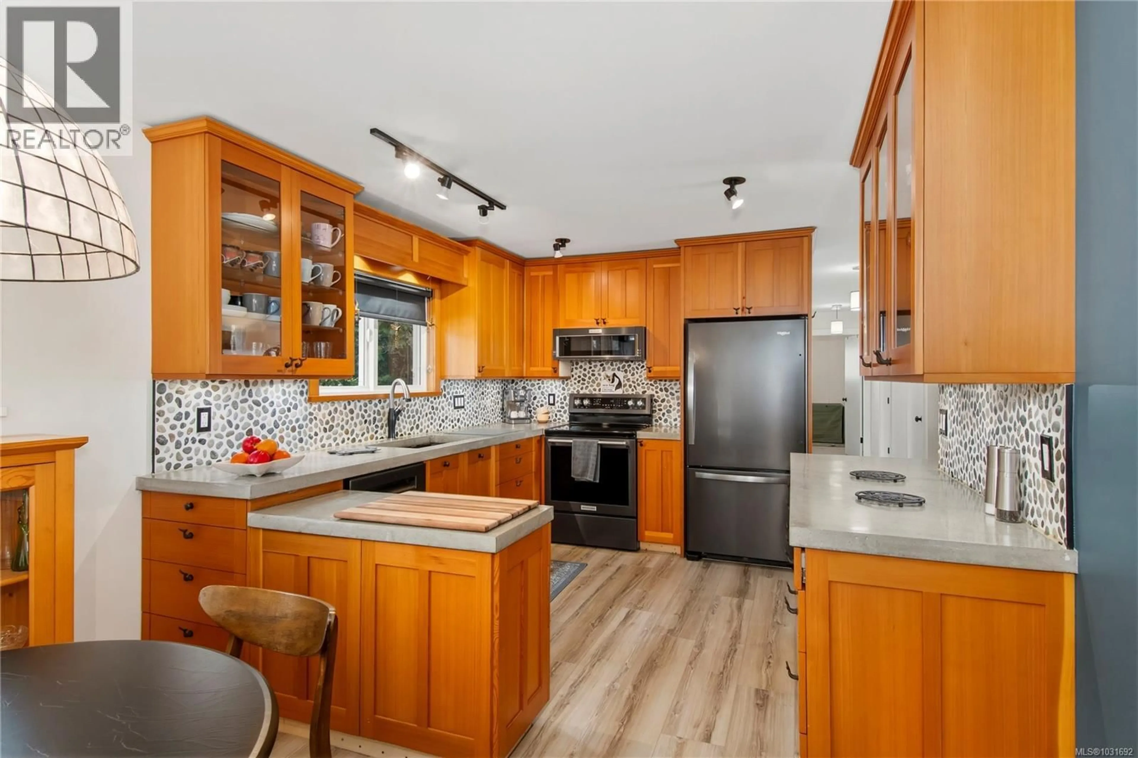 Open concept kitchen, unknown for 4123 ISLAND HIGHWAY SOUTH, Campbell River British Columbia V9H1E9