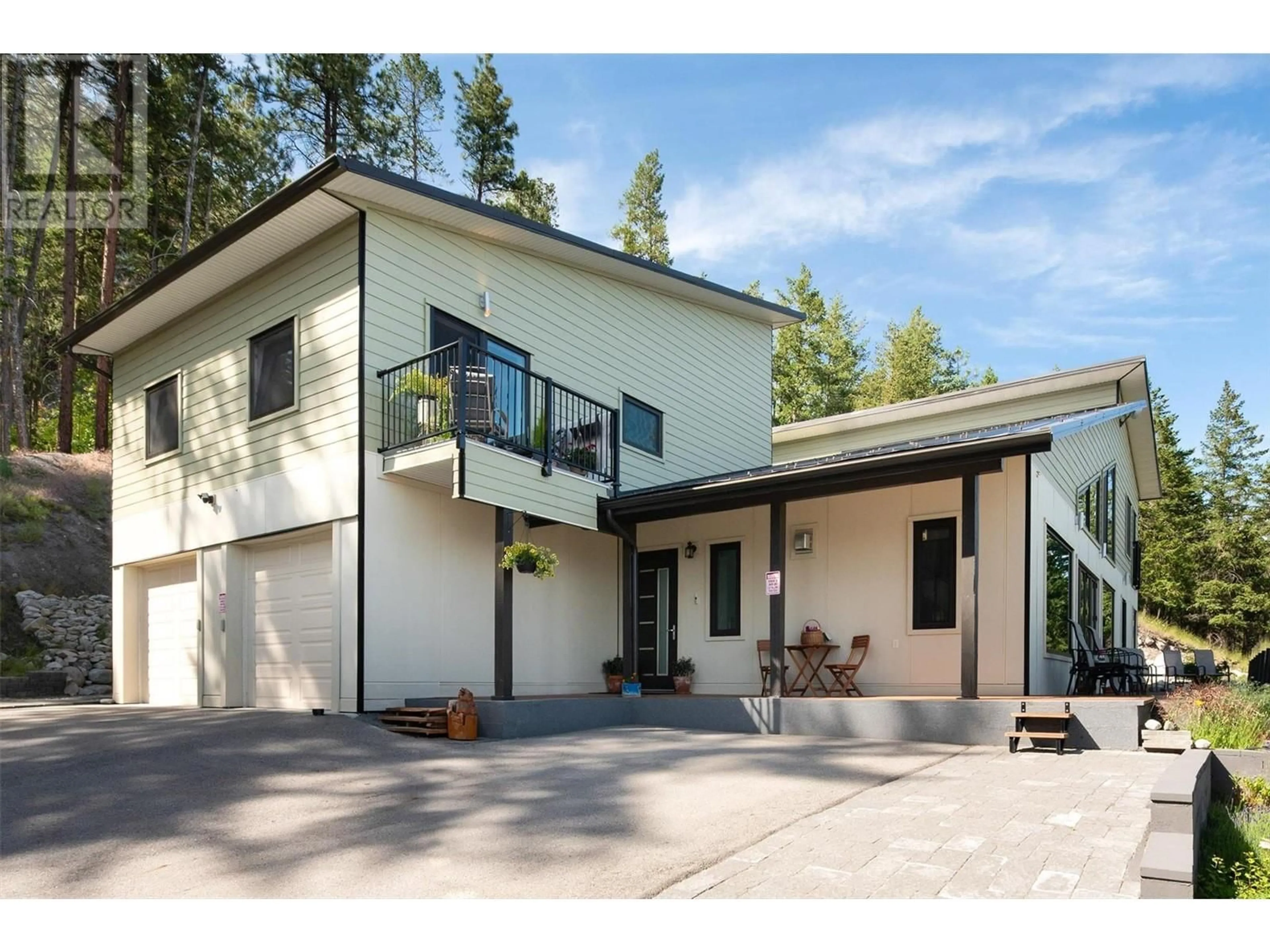 Home with vinyl exterior material, street for 6131 SEYMOURE LANE, Peachland British Columbia V0H1X4