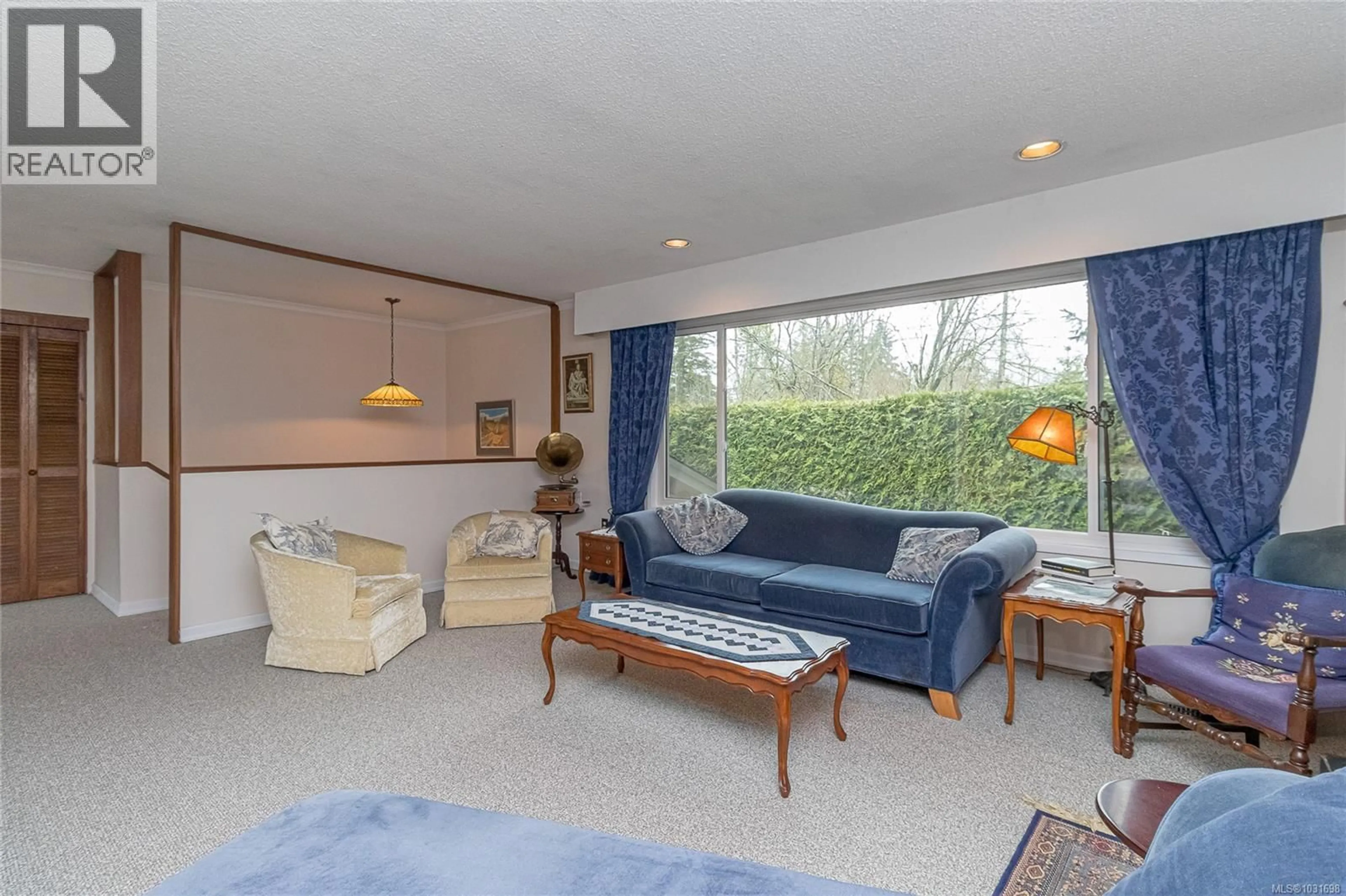 Living room with furniture, unknown for 4550 WEBER ROAD, Duncan British Columbia V9L6M2