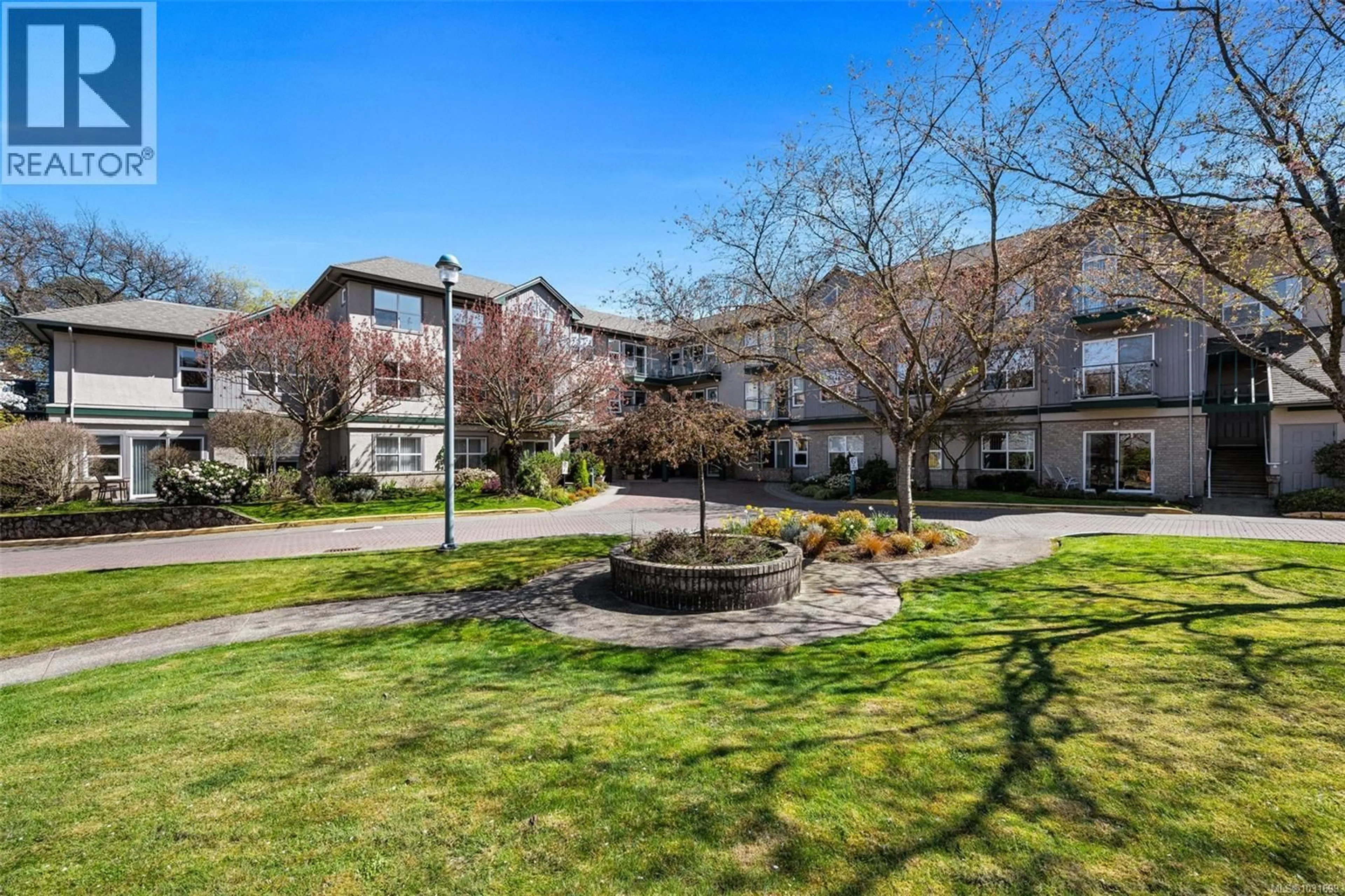 Patio, unknown for 104 - 1485 GARNET ROAD, Saanich British Columbia V8P5T5