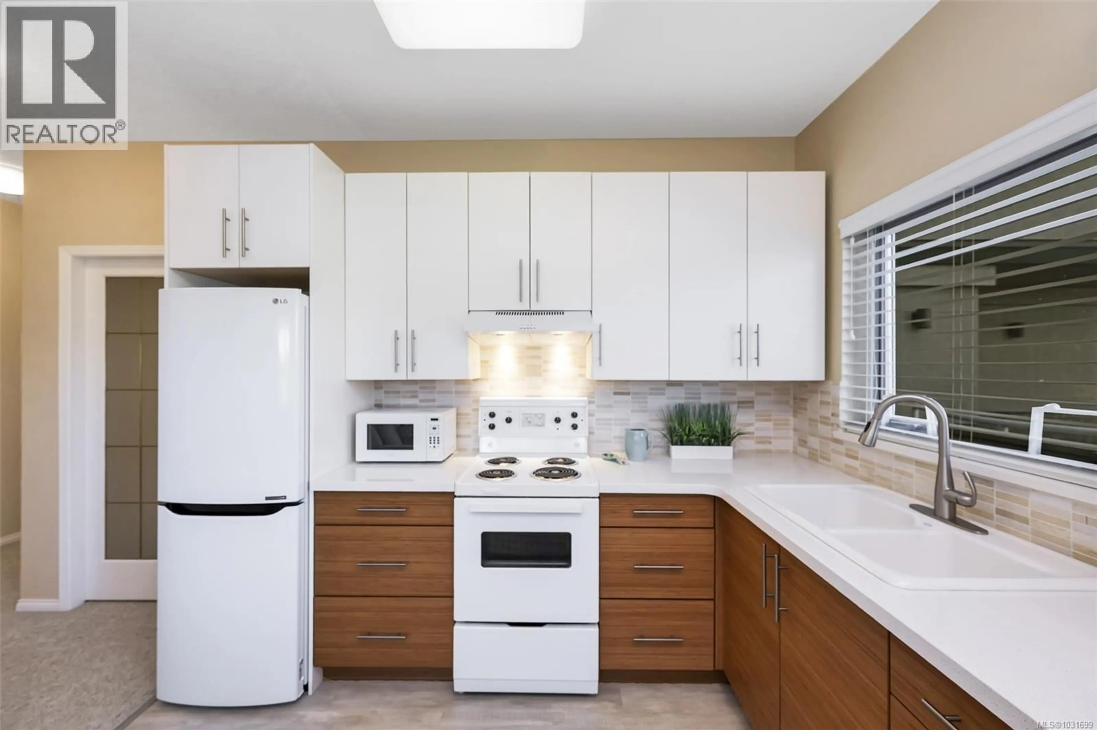 Standard kitchen, ceramic/tile floor for 104 - 1485 GARNET ROAD, Saanich British Columbia V8P5T5