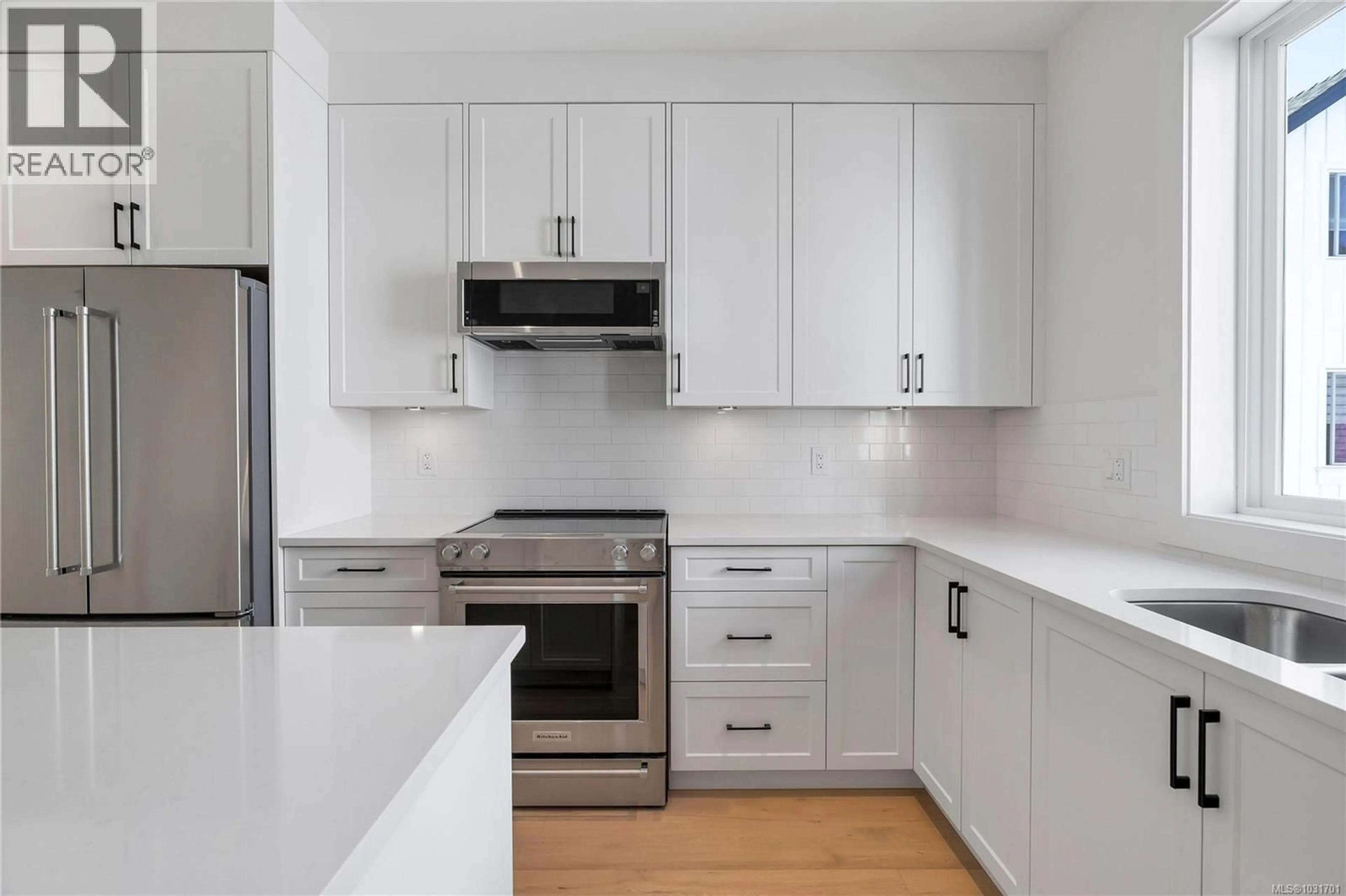 Standard kitchen, unknown for 5 - 10145 FIFTH STREET, Sidney British Columbia V8L2X8