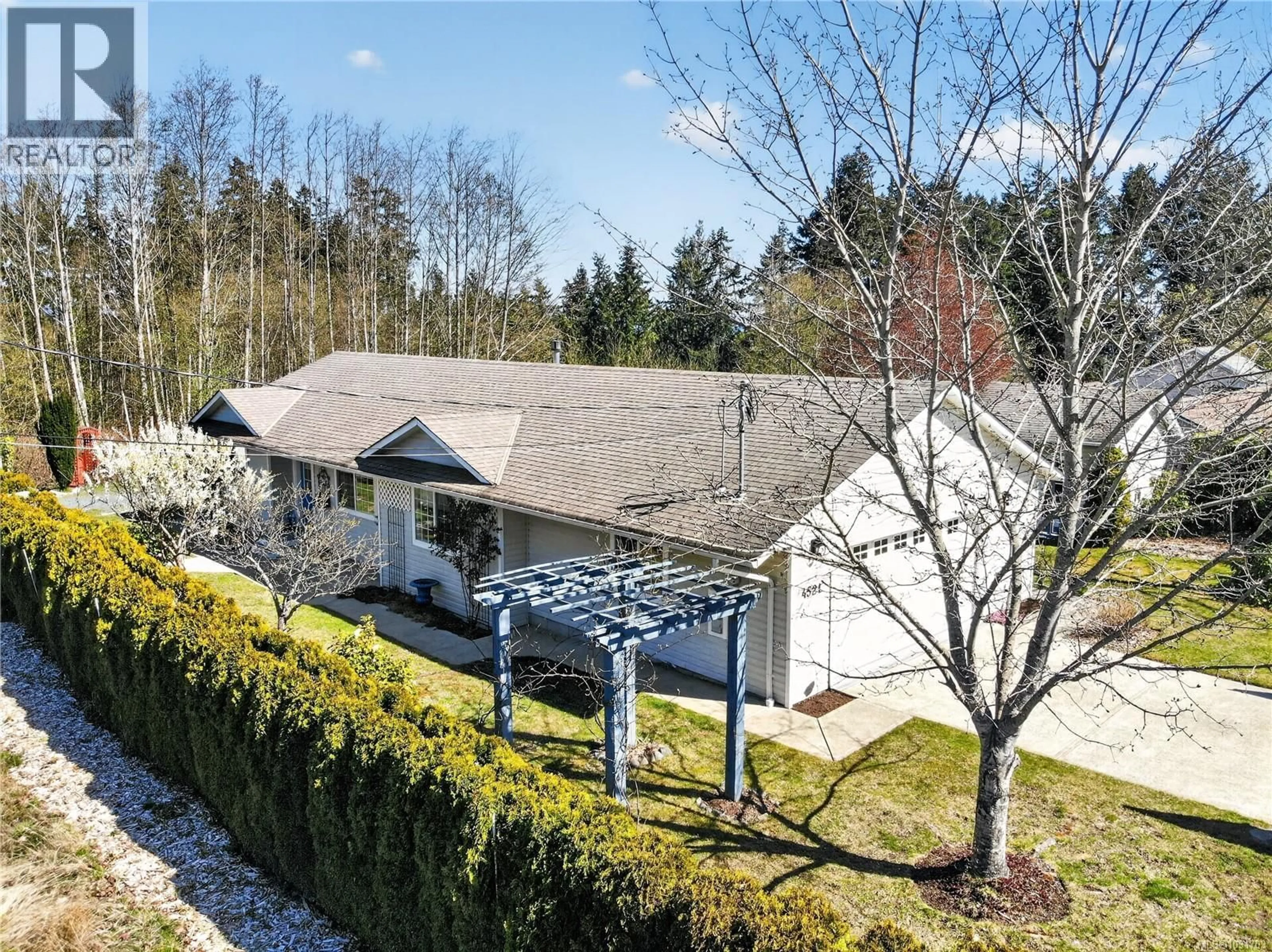 A pic from outside/outdoor area/front of a property/back of a property/a pic from drone, unknown for 4521 SUNWOOD PLACE, Bowser British Columbia V0R1G0