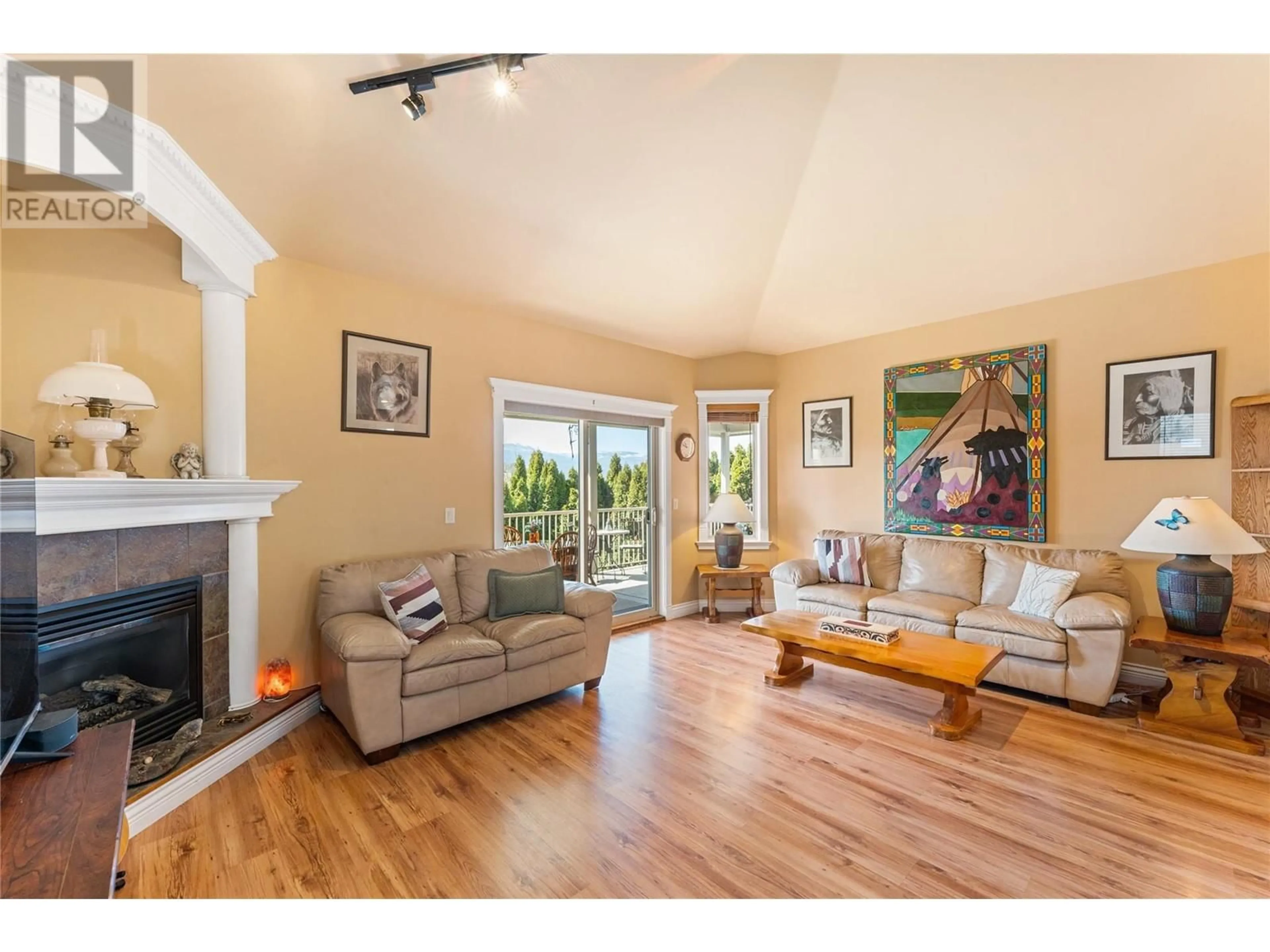 Living room for 1511 Longley Crescent, Kelowna British Columbia V1P1N1