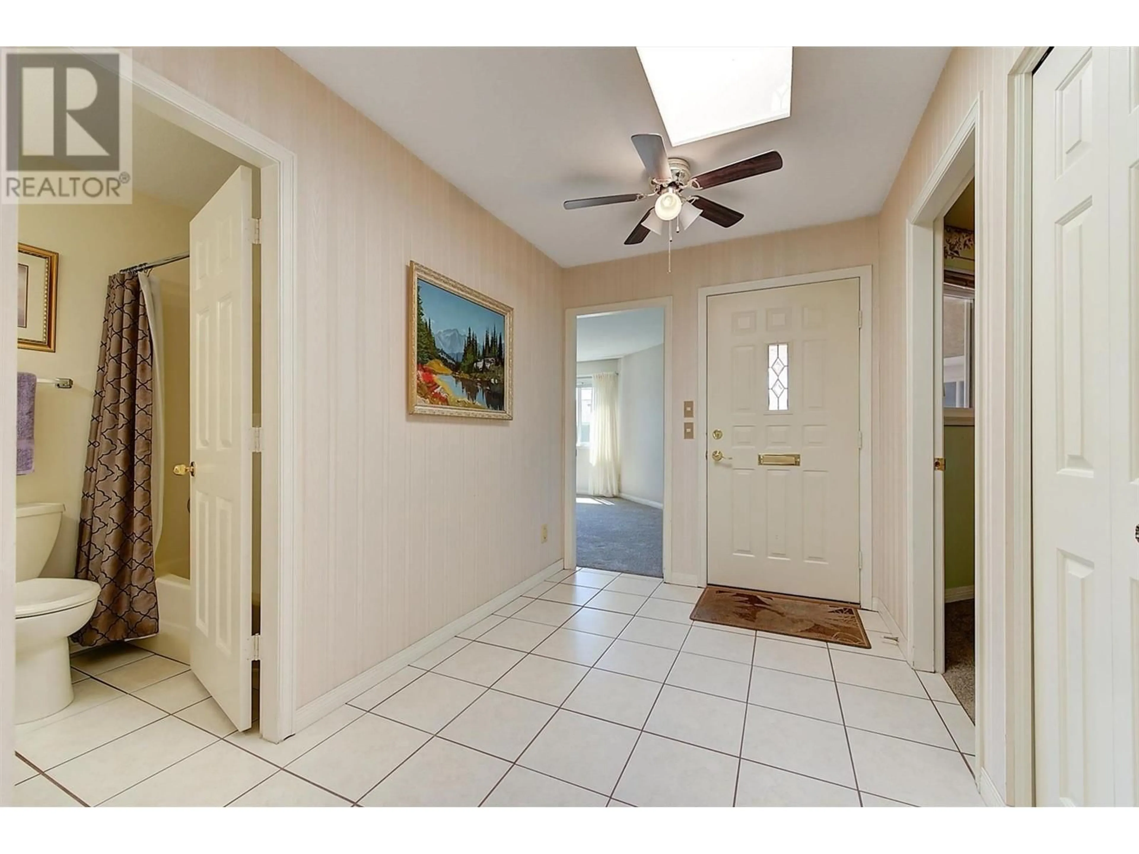 Indoor entryway, wood floors for 1209 Brookside Avenue Unit# 3, Kelowna British Columbia V1Y5T5