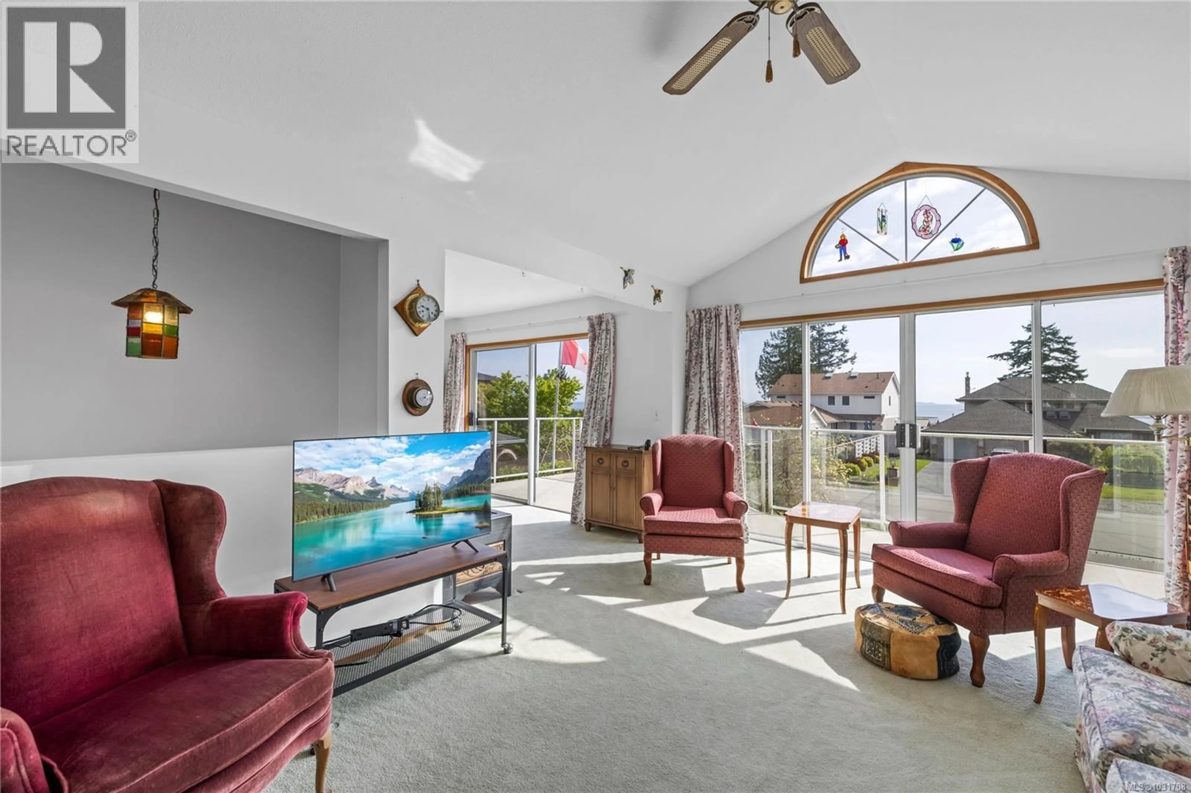 Living room with furniture, unknown for 465 HEATHER PLACE, Parksville British Columbia V9P1A2