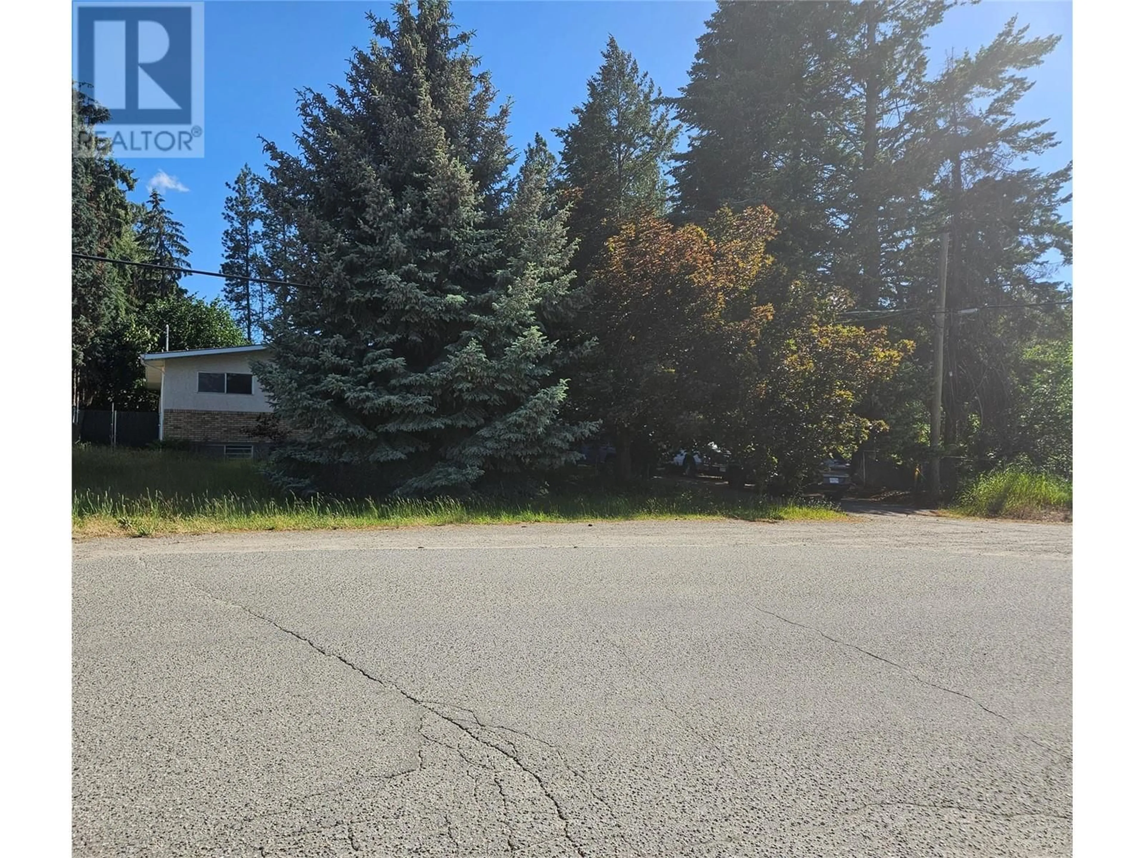 Parking for 305 & 295 CLARISSA ROAD, Kelowna British Columbia V1X1C7