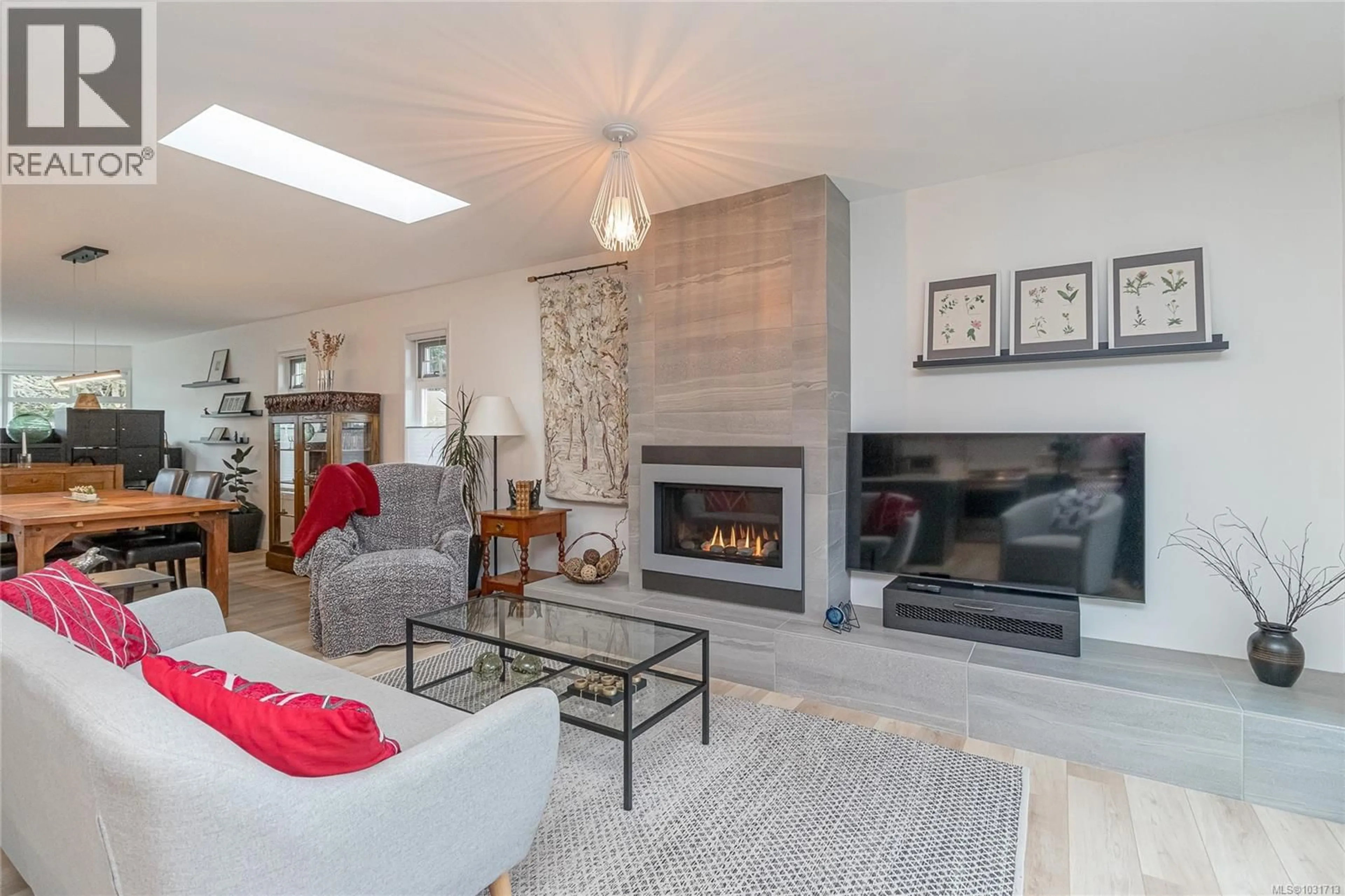 Living room with furniture, unknown for 6012 COLUMBINE ROAD, Duncan British Columbia V9L5G8