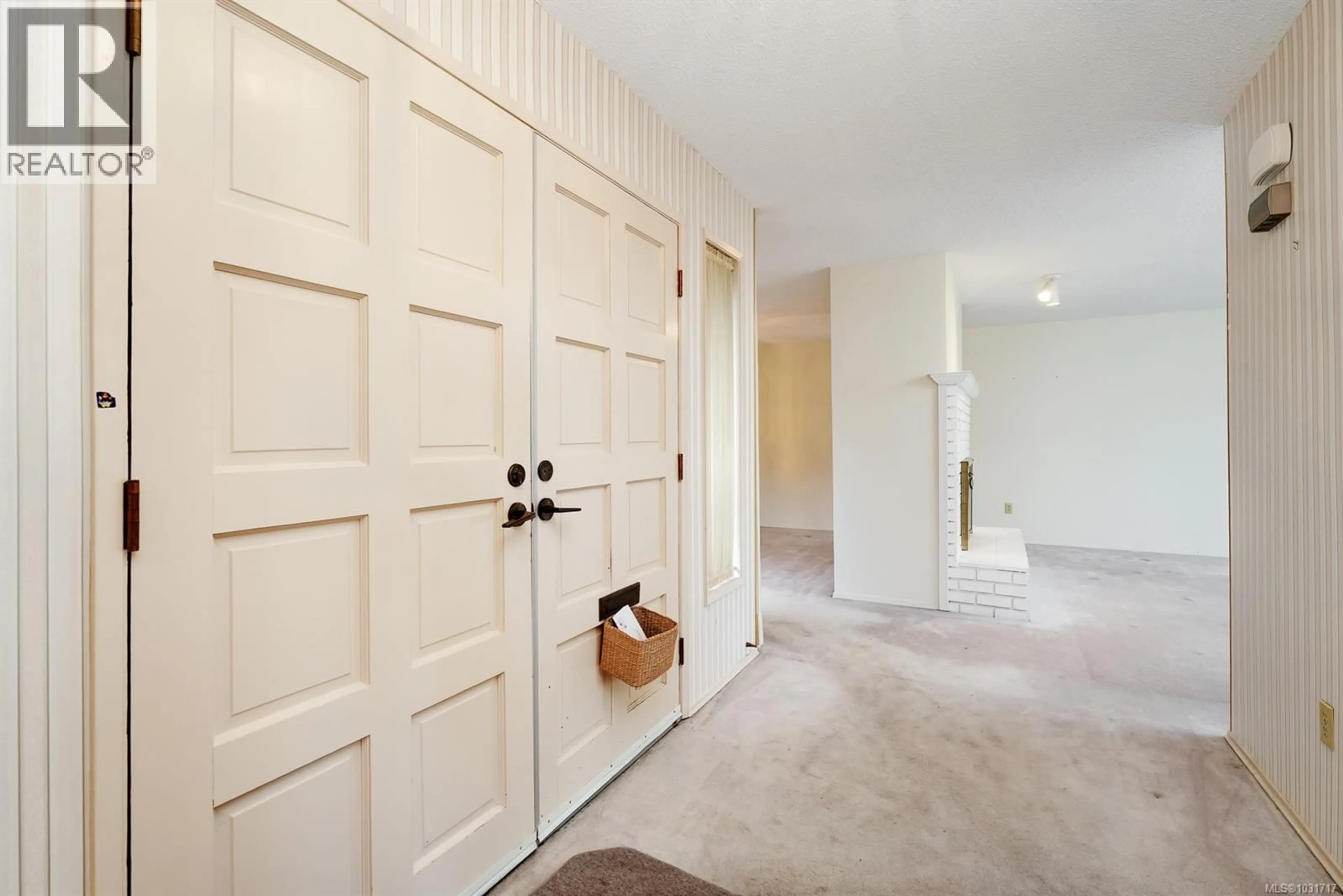 Indoor entryway for 159 - 2345 CEDAR HILL CROSS ROAD, Oak Bay British Columbia V8P5H9
