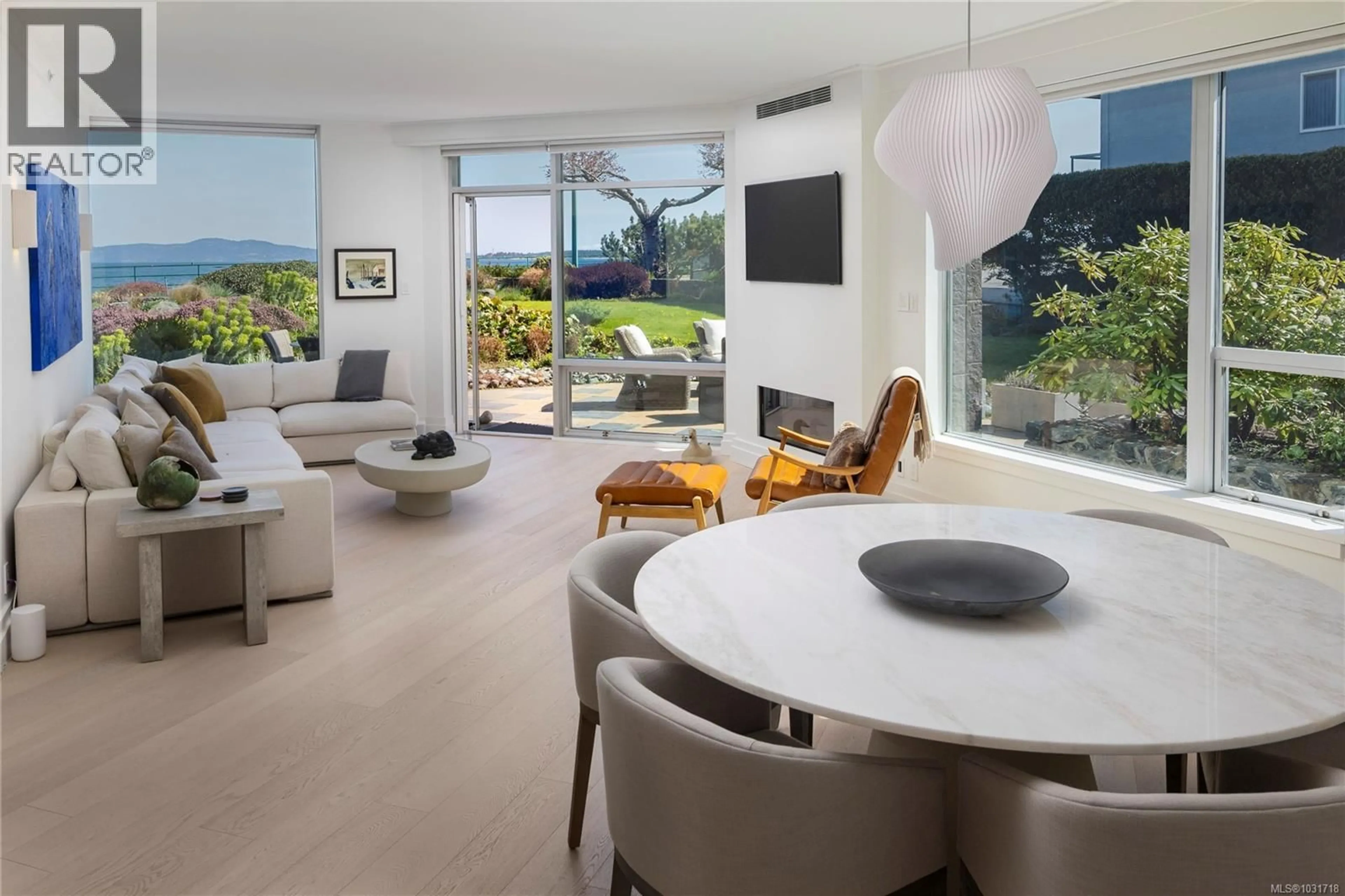 Living room with furniture, unknown for 104 - 1284 BEACH DRIVE, Oak Bay British Columbia V8S2N3