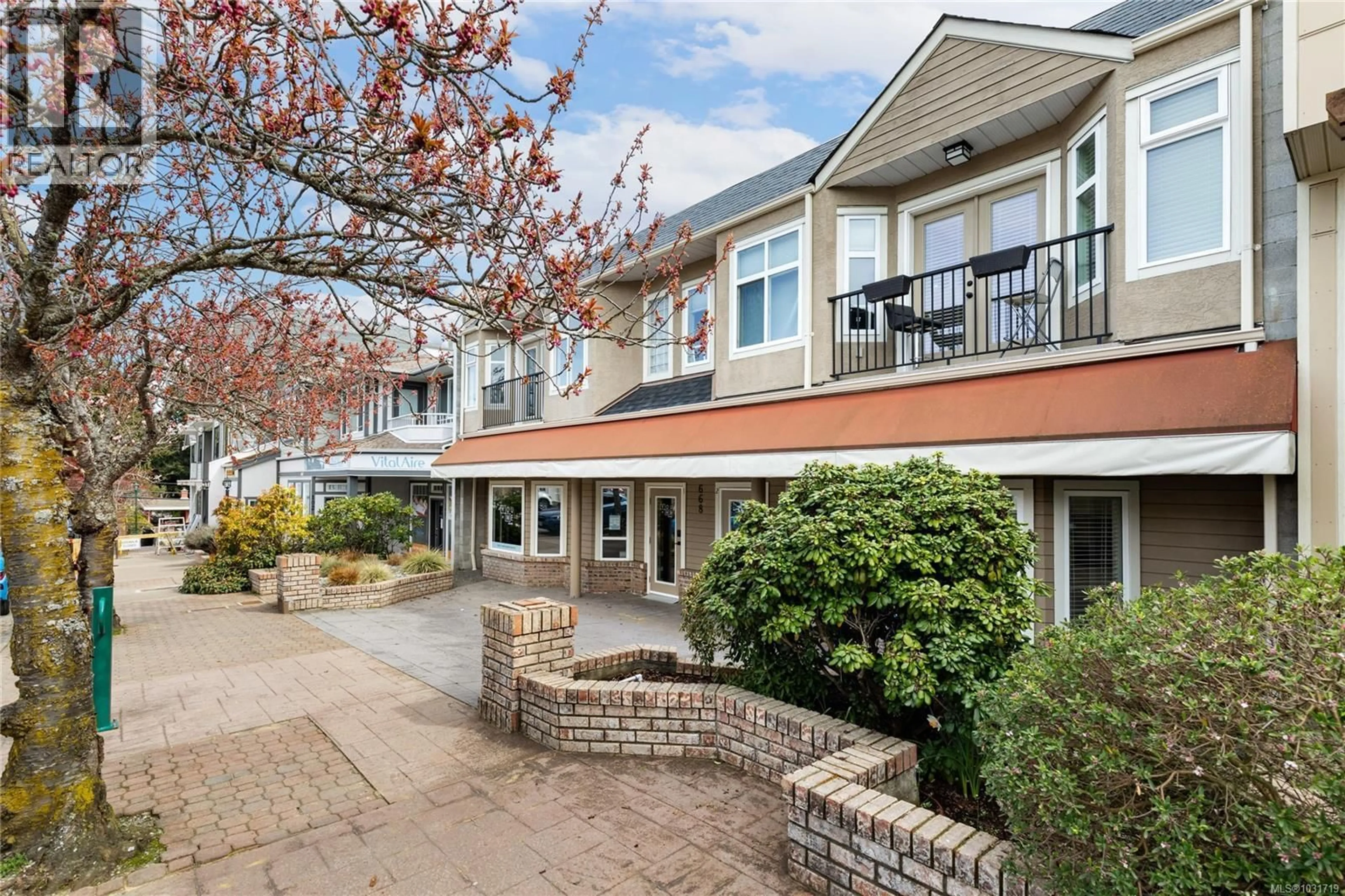 Patio, street for 4 - 668 BEACH ROAD, Qualicum Beach British Columbia V9K2R1