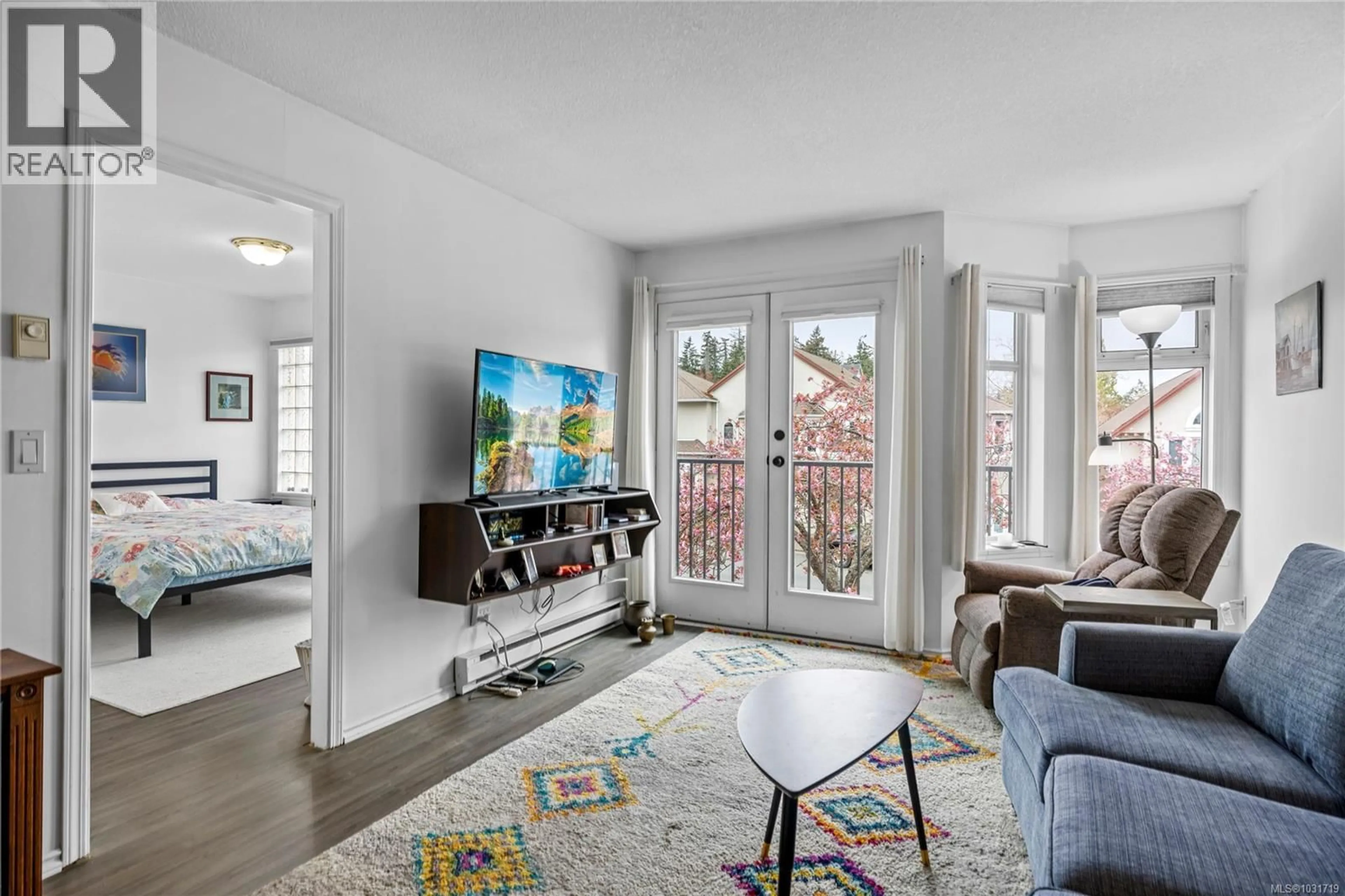 Living room with furniture, unknown for 4 - 668 BEACH ROAD, Qualicum Beach British Columbia V9K2R1