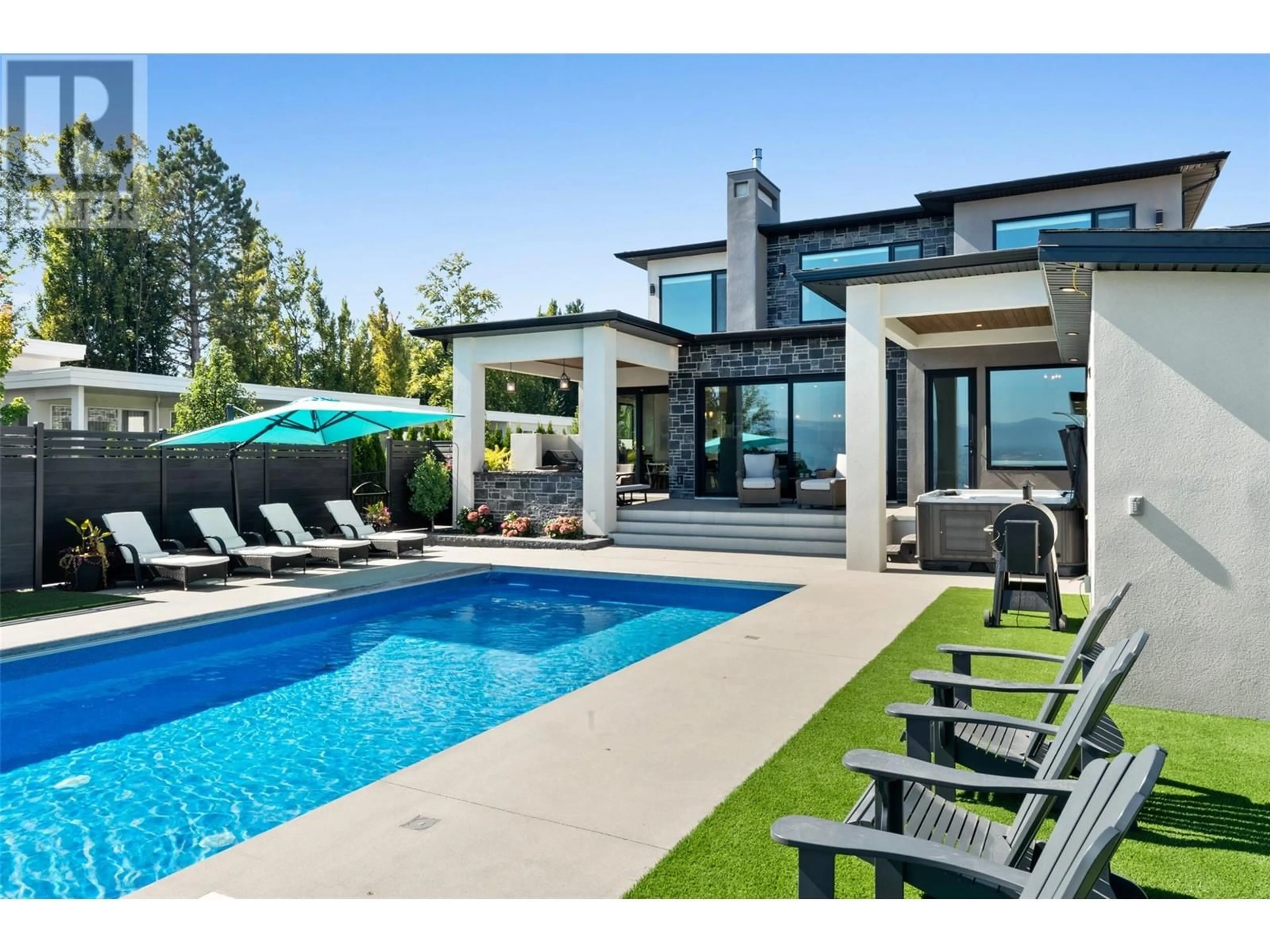 Indoor or outdoor pool for 3048 Wales Road, West Kelowna British Columbia V1Z2A7