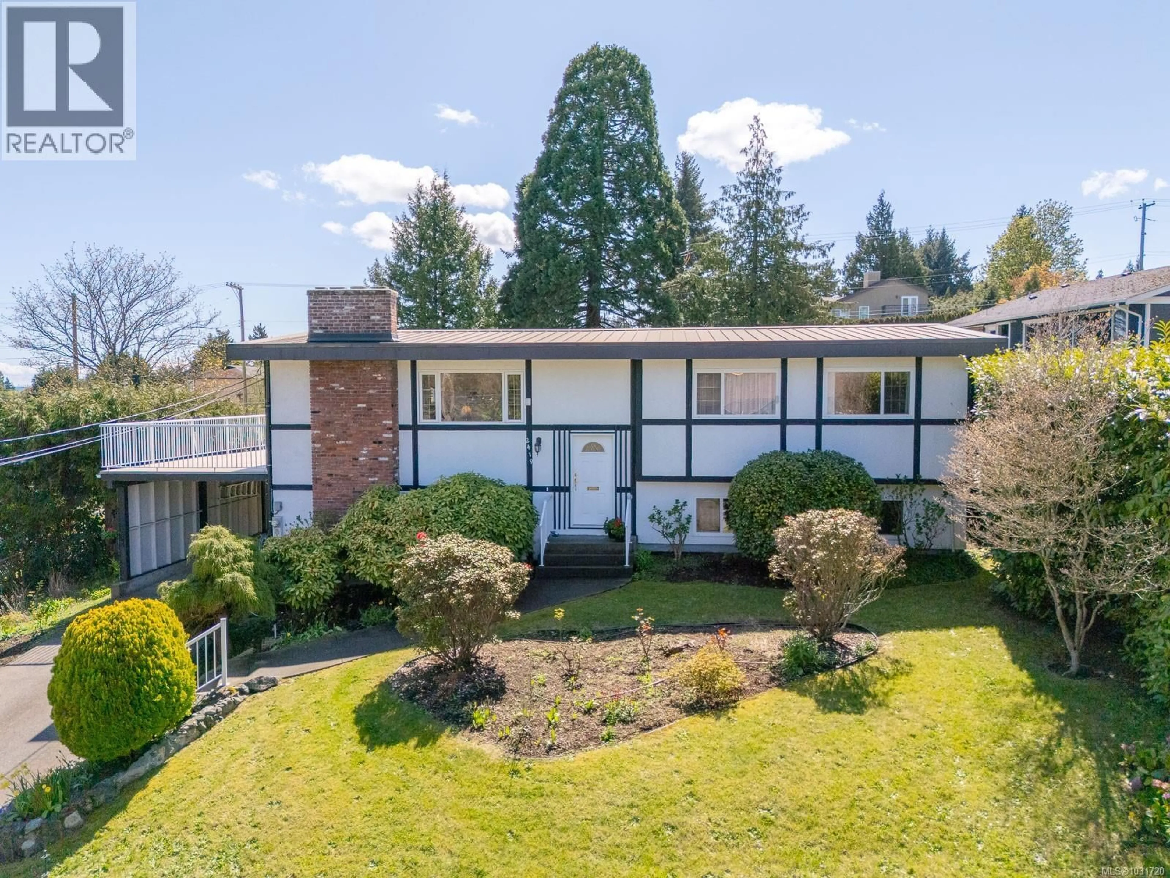 A pic from outside/outdoor area/front of a property/back of a property/a pic from drone, unknown for 2419 BARBARA PLACE, Central Saanich British Columbia V8Z5T6