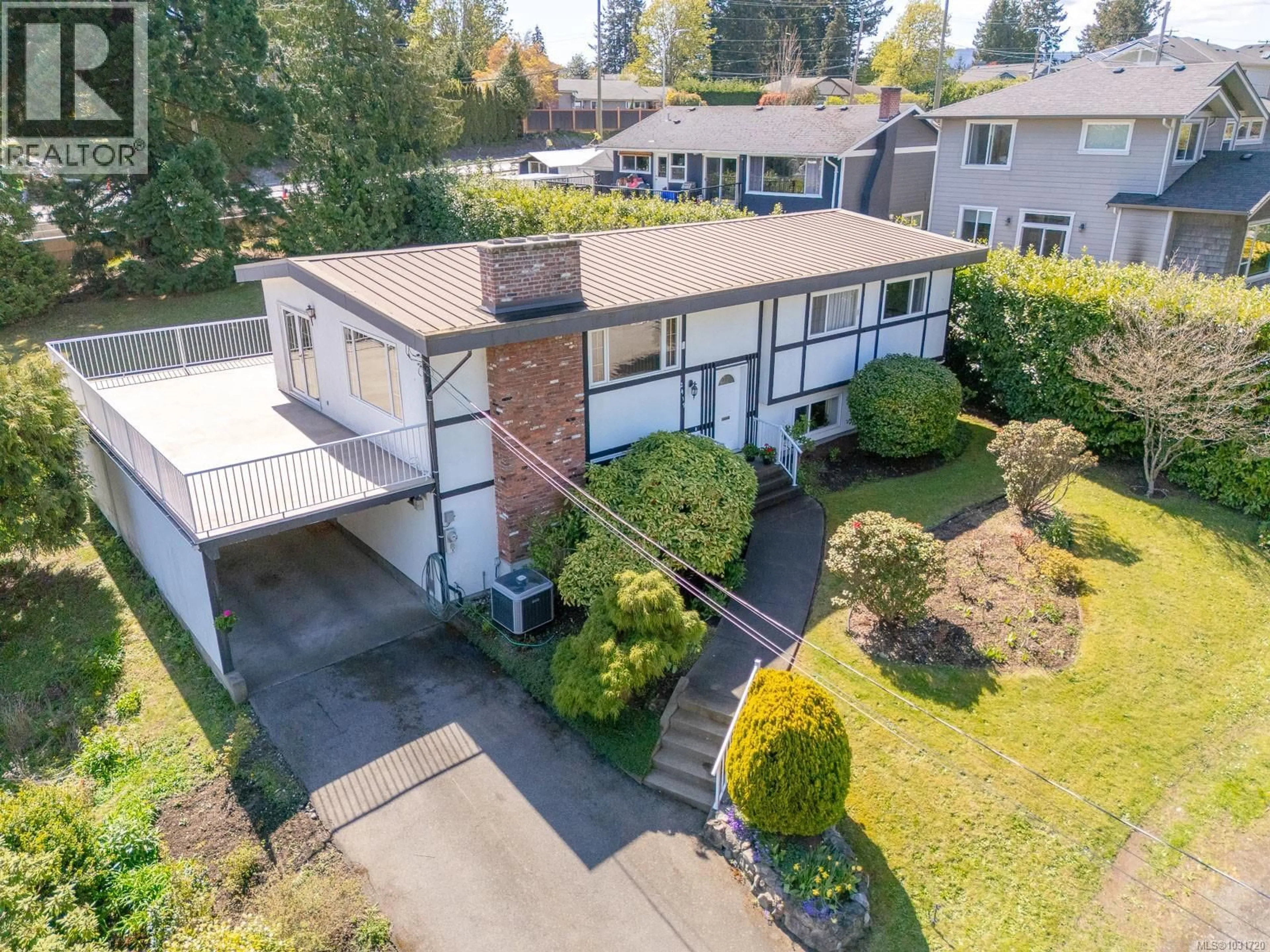 A pic from outside/outdoor area/front of a property/back of a property/a pic from drone, street for 2419 BARBARA PLACE, Central Saanich British Columbia V8Z5T6