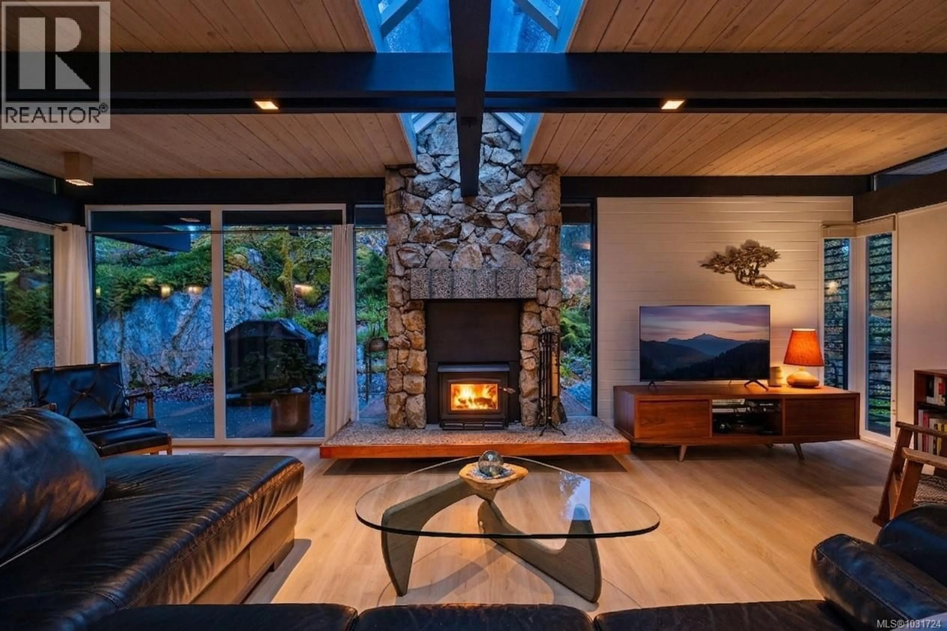 Unknown for 4513 EDGEWOOD PLACE, Saanich British Columbia V8X2N8