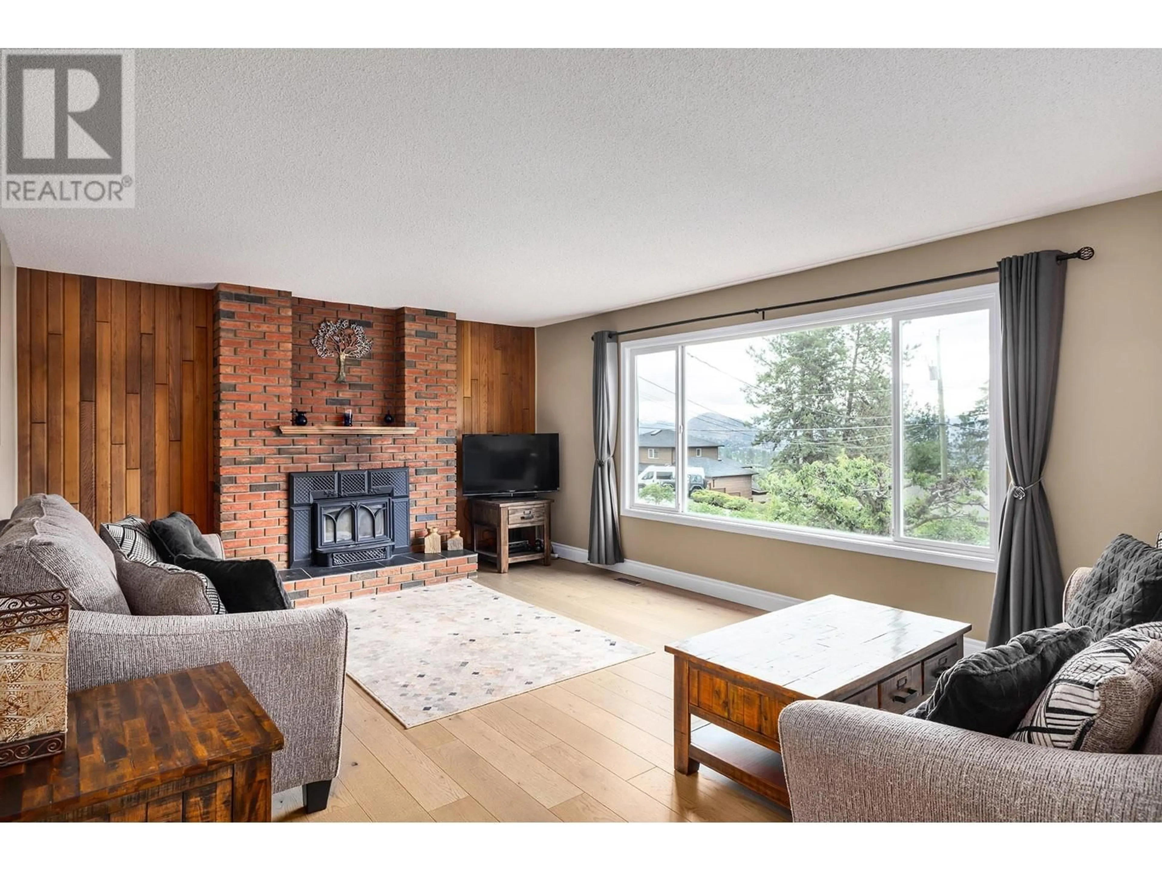 Living room for 3354 McGinnis Road, Westbank British Columbia V4T1B5