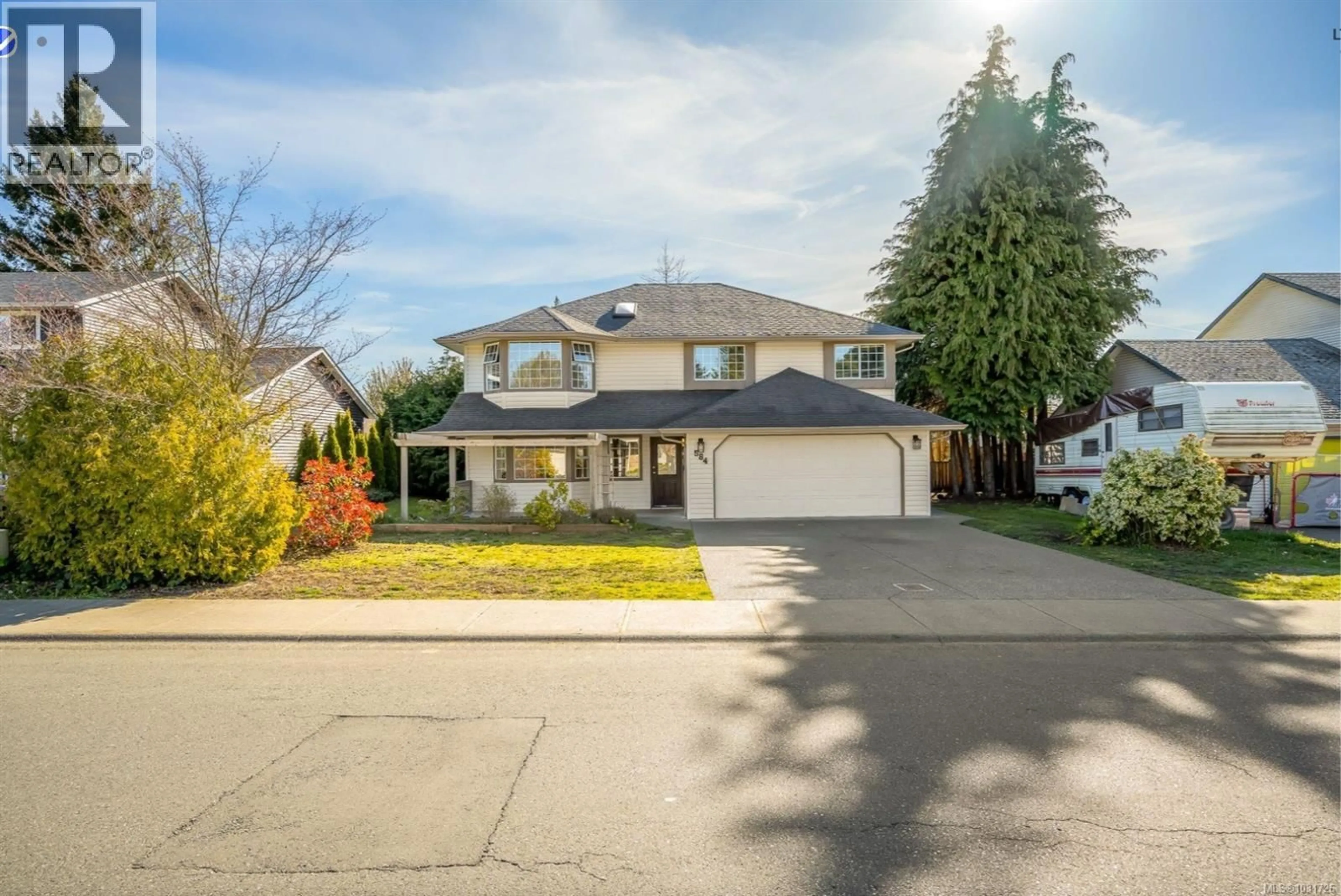 A pic from outside/outdoor area/front of a property/back of a property/a pic from drone, street for 584 TORRENCE ROAD, Comox British Columbia V9M3L5