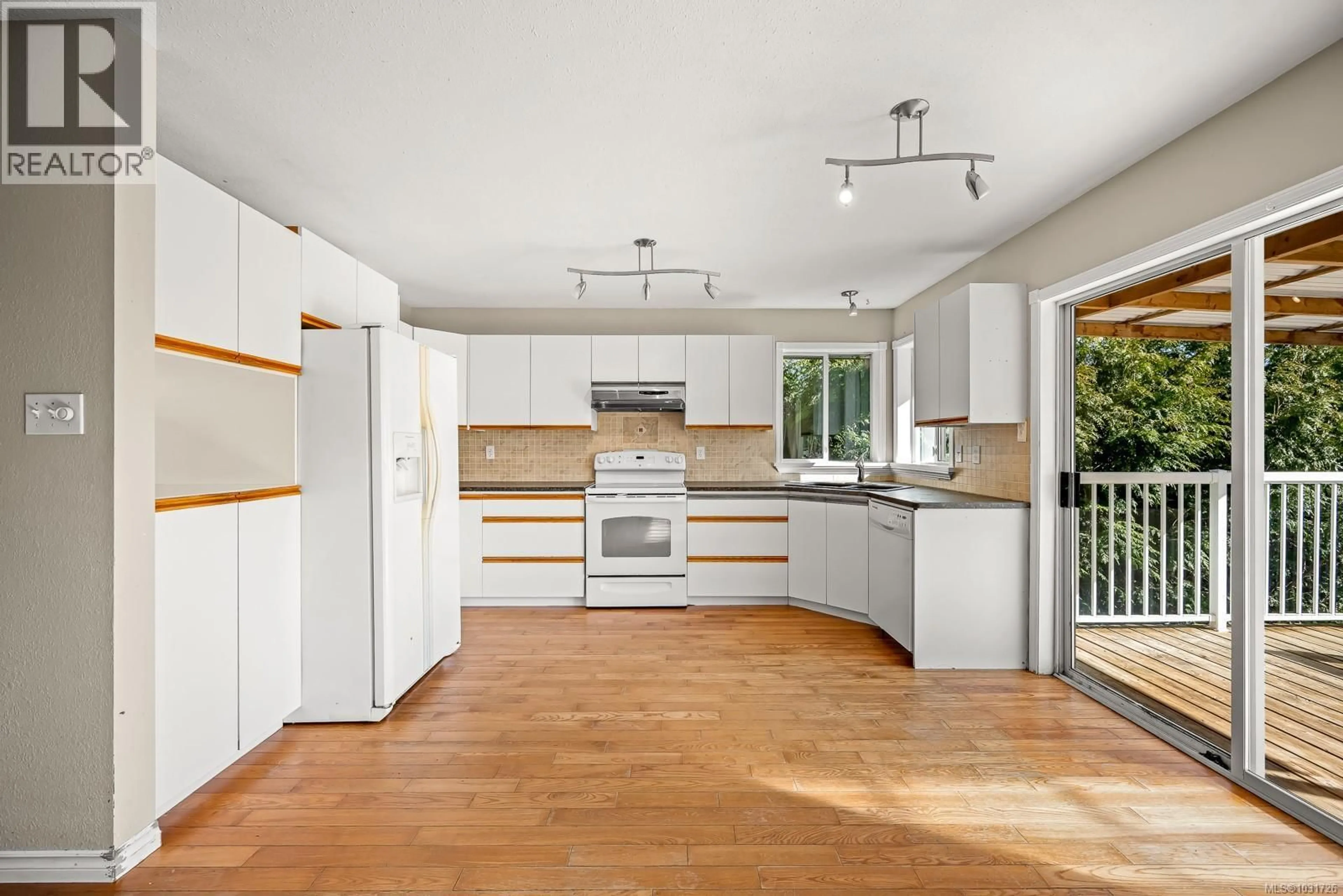 Open concept kitchen, unknown for 584 TORRENCE ROAD, Comox British Columbia V9M3L5