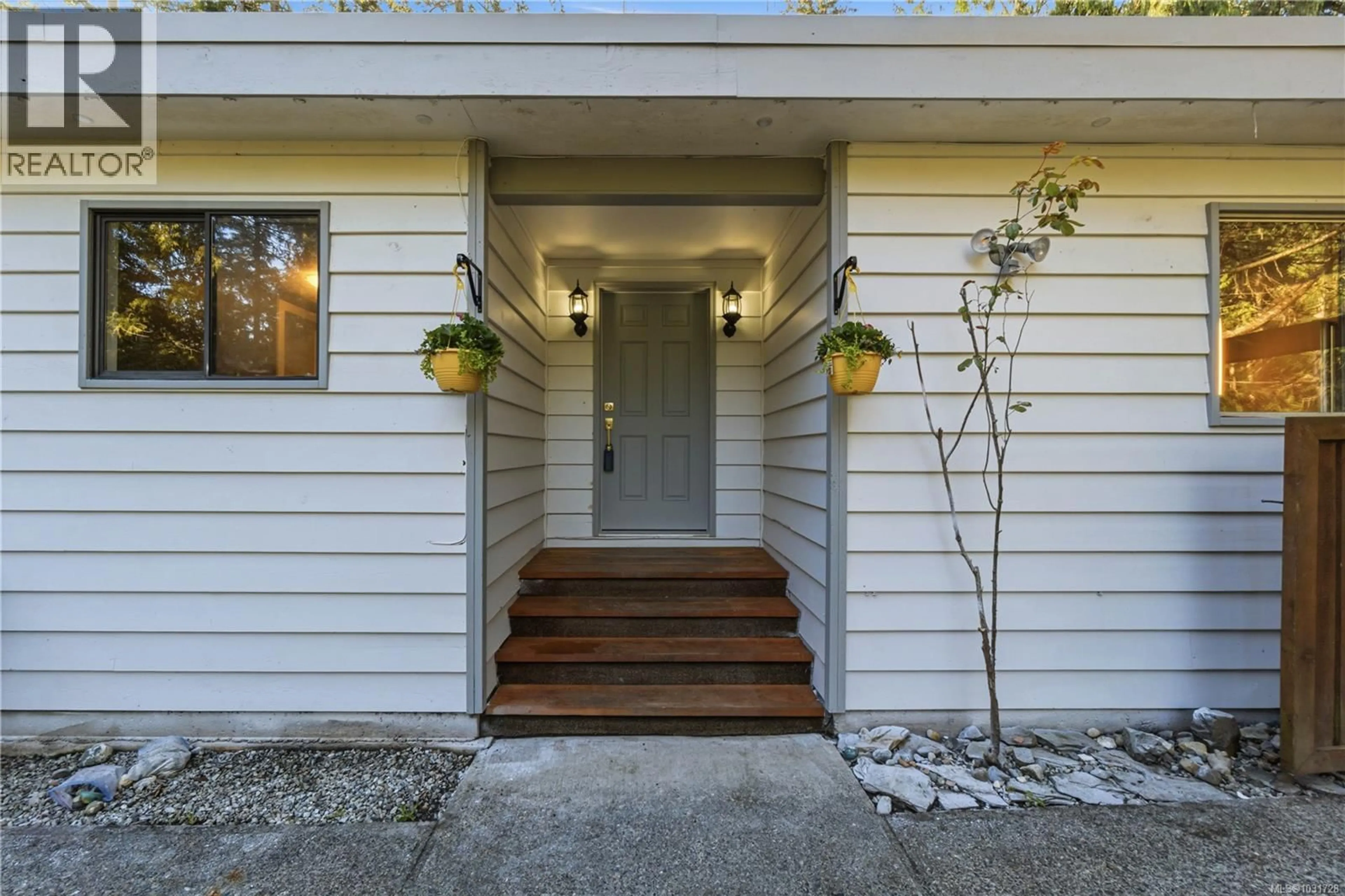 Indoor entryway for 1007 FABRICK DRIVE, Qualicum Beach British Columbia V9K1M9