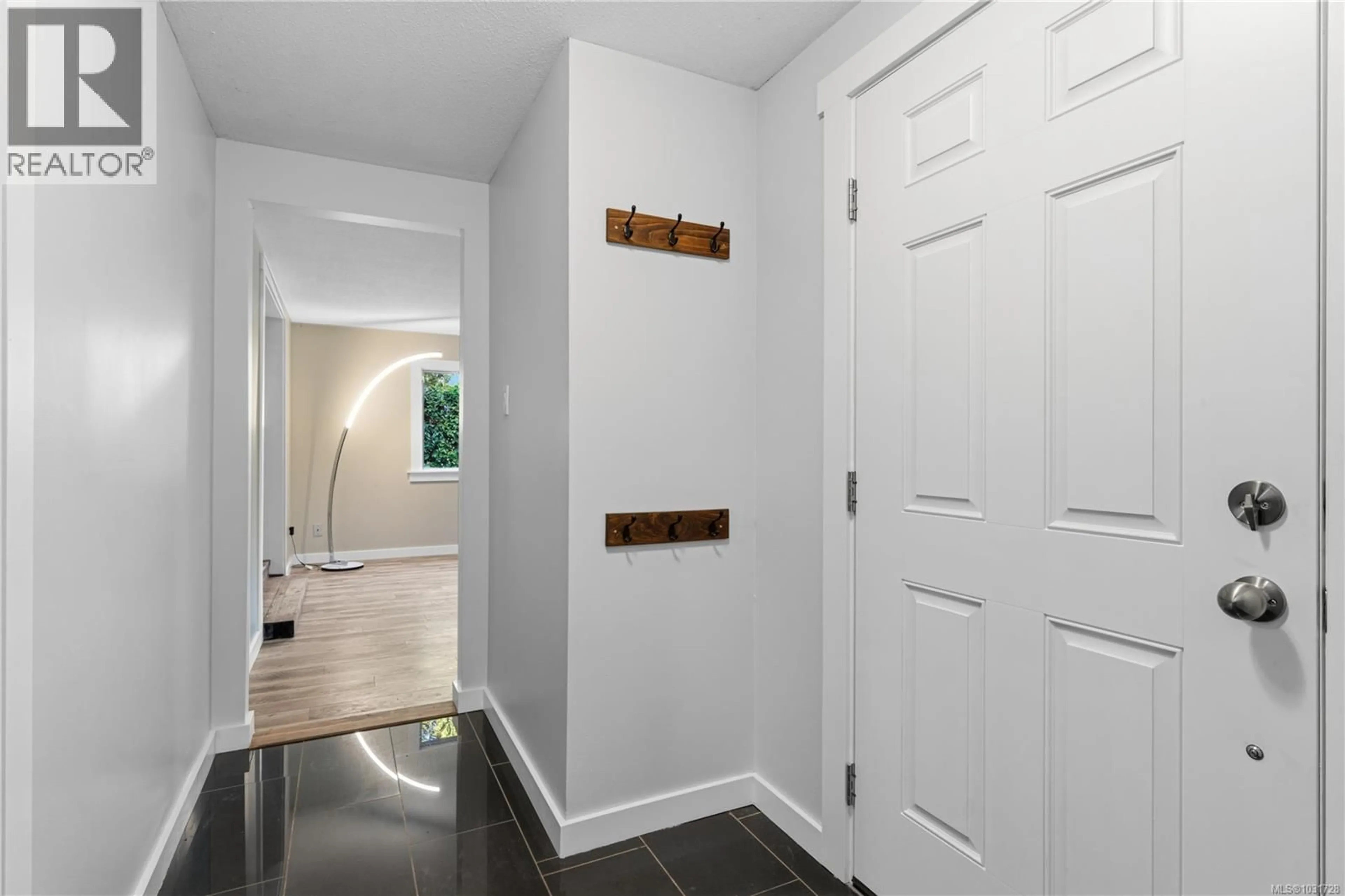 Indoor entryway for 1007 FABRICK DRIVE, Qualicum Beach British Columbia V9K1M9