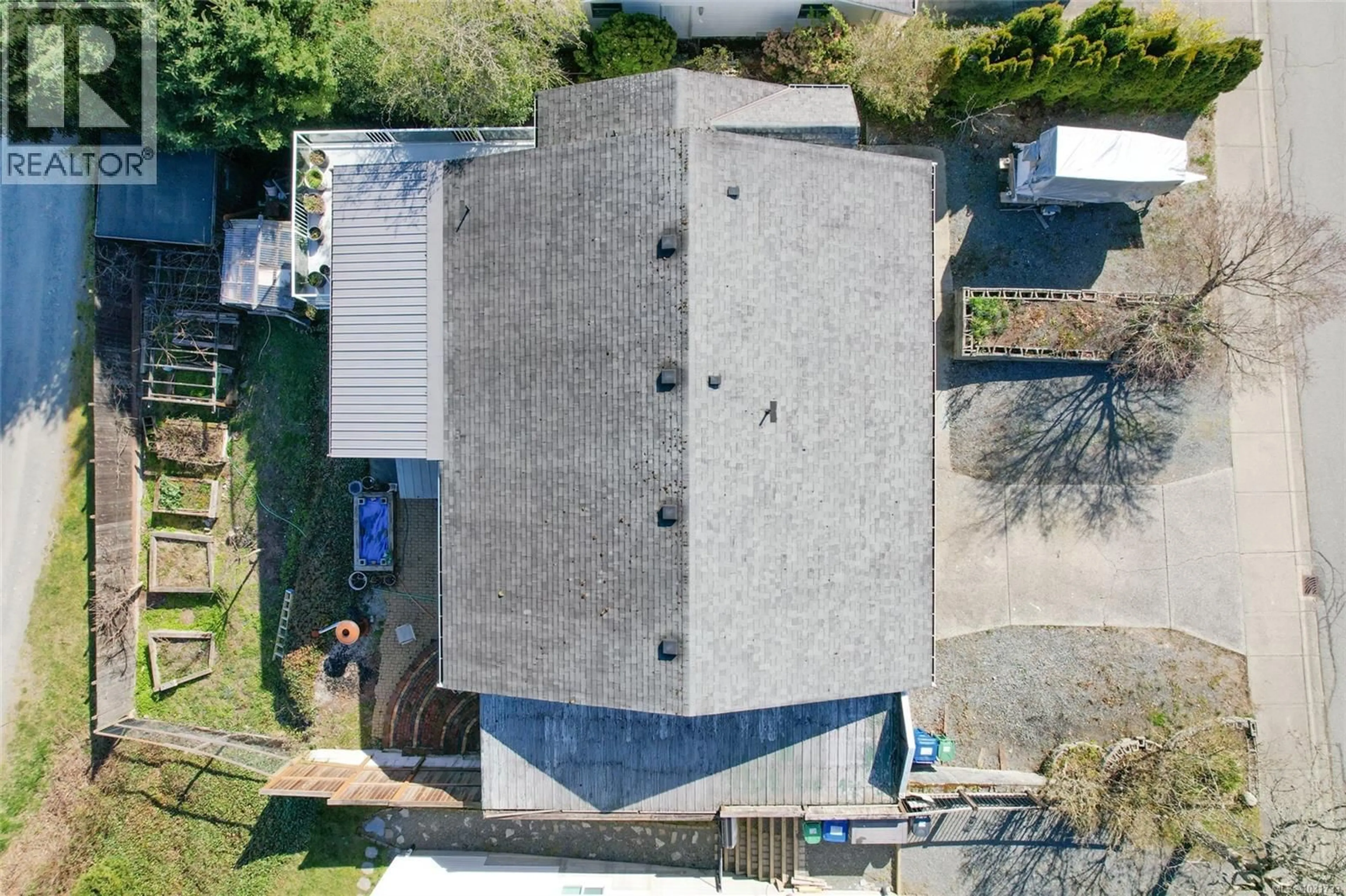 A pic from outside/outdoor area/front of a property/back of a property/a pic from drone, building for 2028 CATHERS DRIVE, Nanaimo British Columbia V9R6R9
