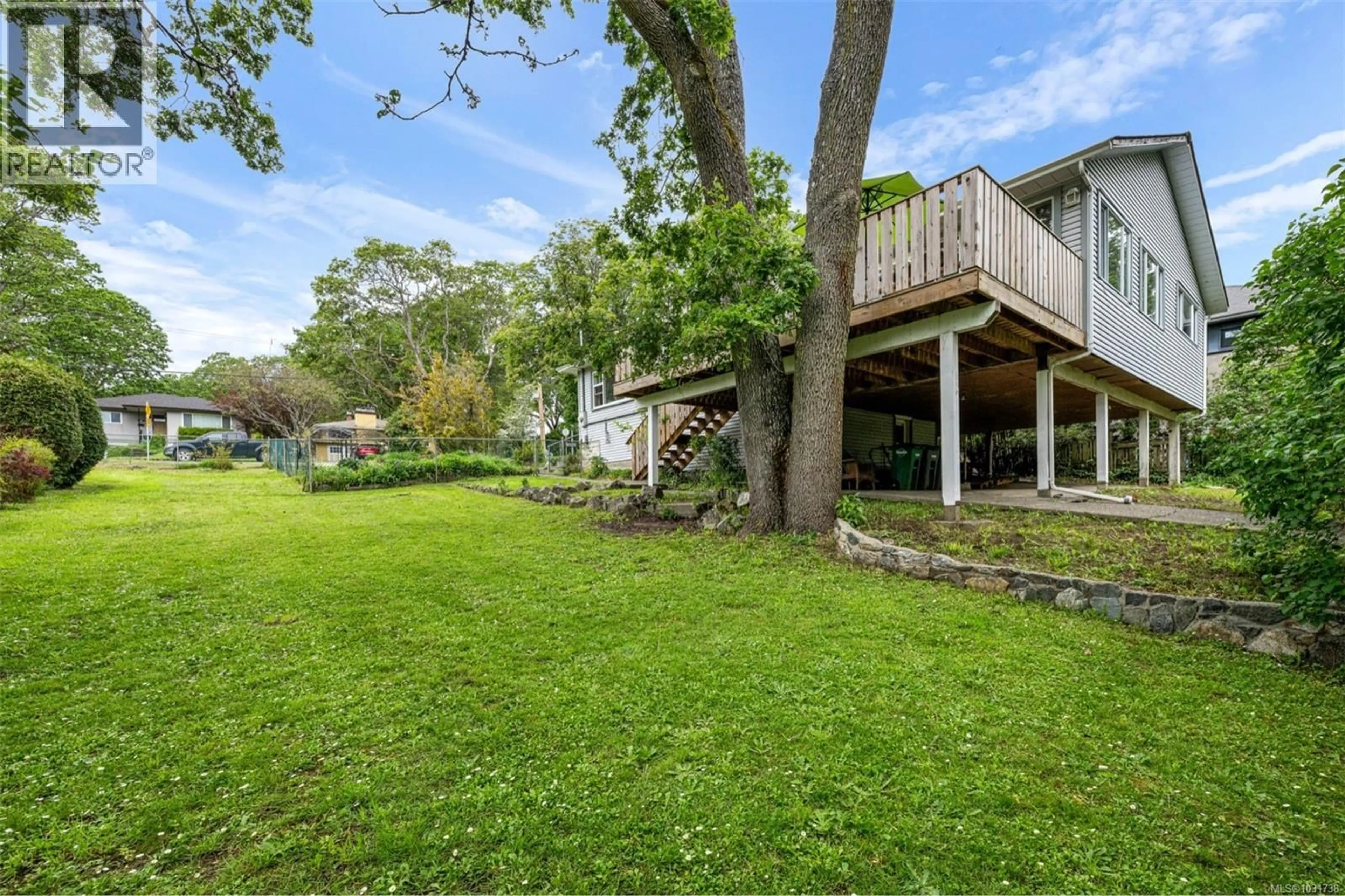 A pic from outside/outdoor area/front of a property/back of a property/a pic from drone, water/lake/river/ocean view for 3517 DONCASTER DRIVE, Saanich British Columbia V8P3W2