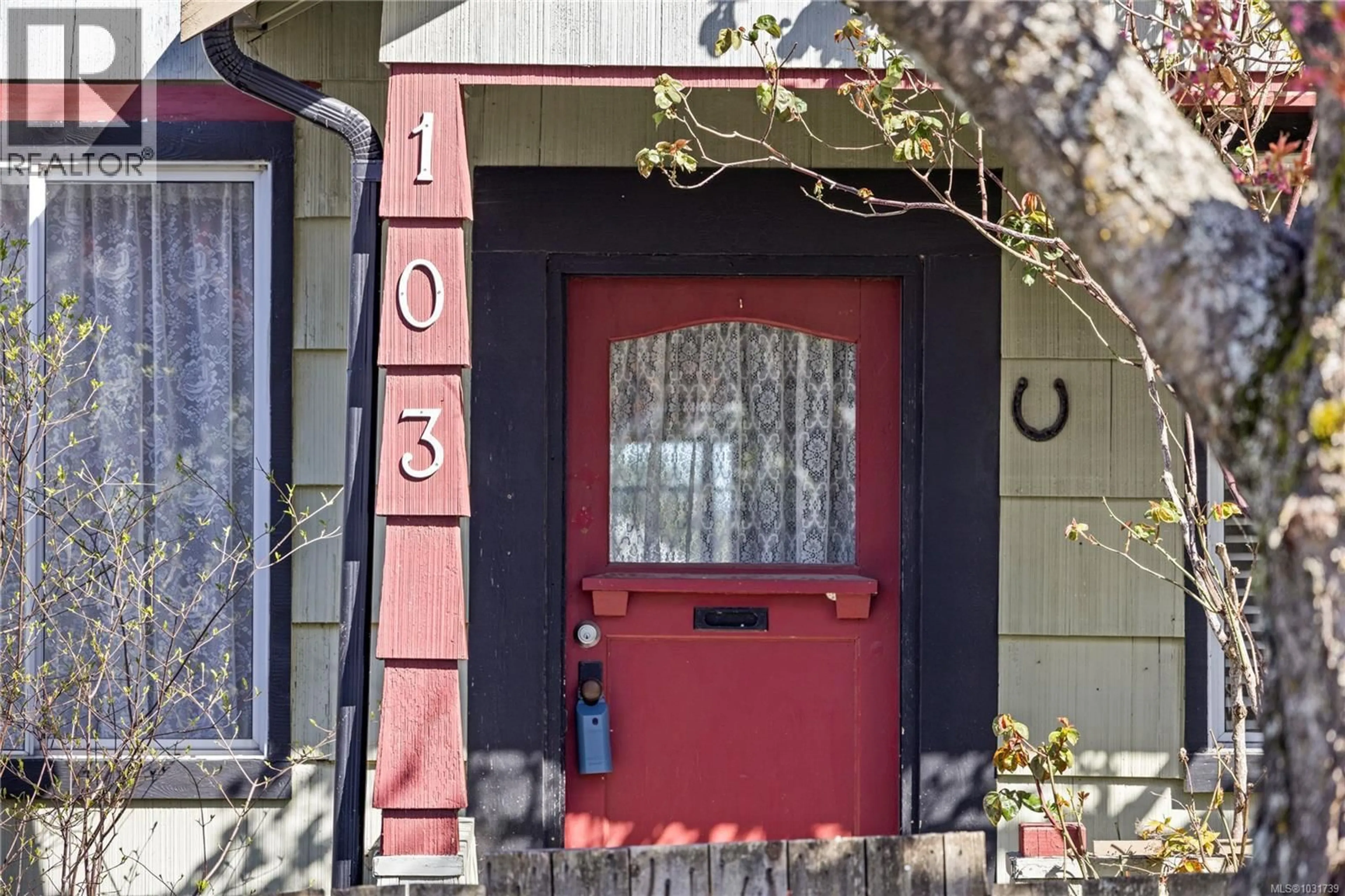 Indoor entryway for 103 HALIBURTON STREET, Nanaimo British Columbia V9R4V9