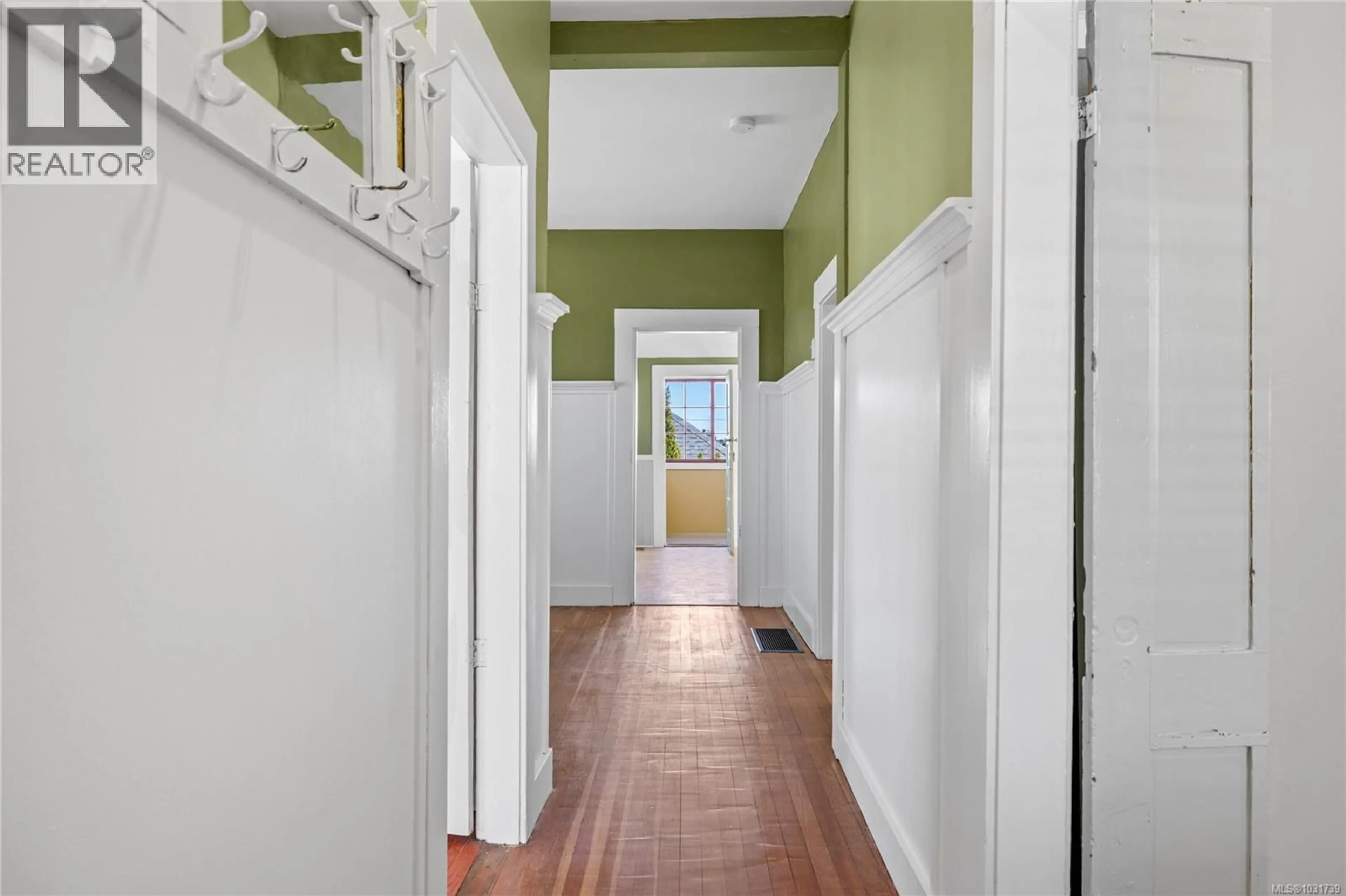 Indoor entryway for 103 HALIBURTON STREET, Nanaimo British Columbia V9R4V9