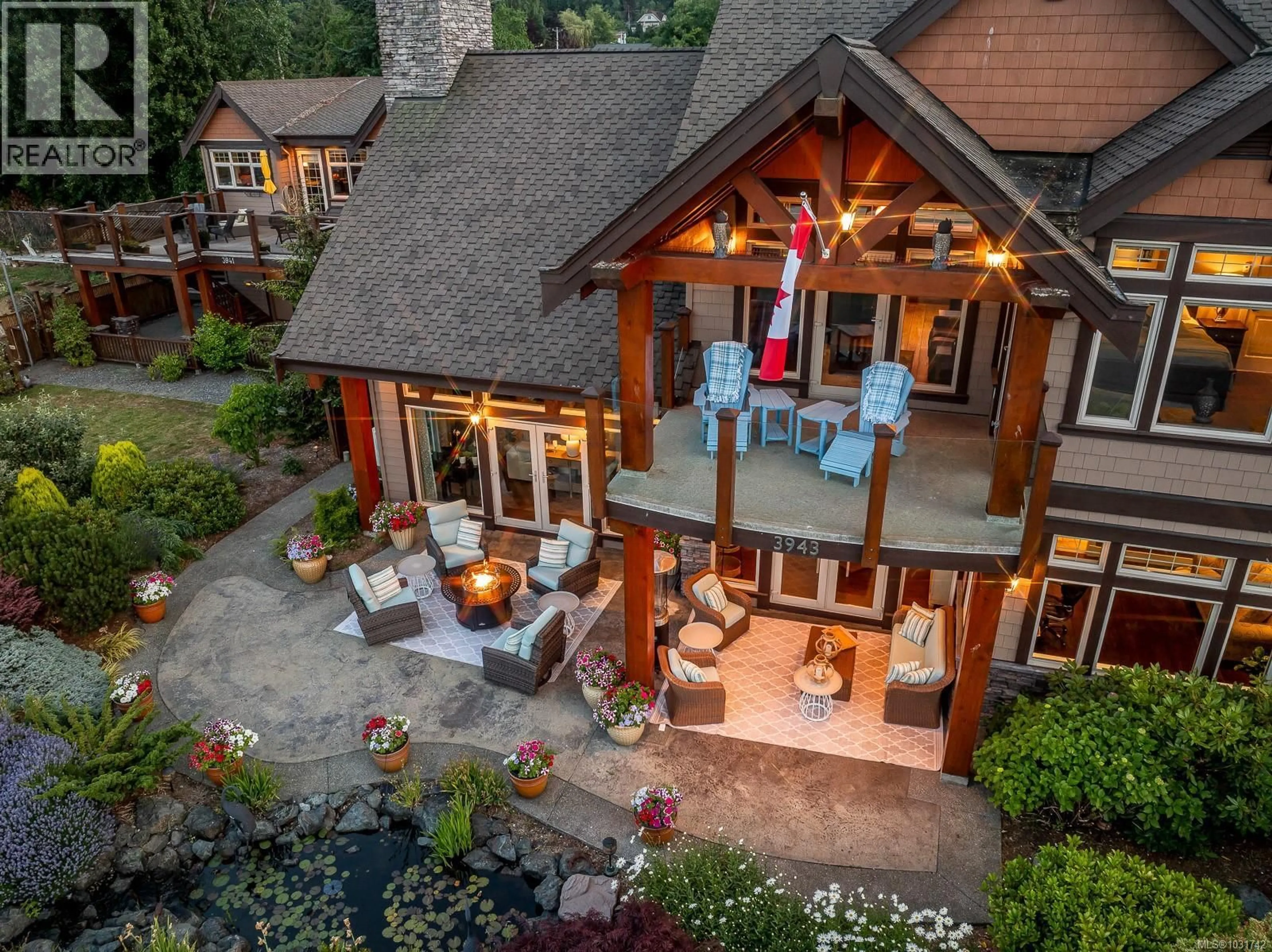 Patio, unknown for 3943-3941 MARINE DRIVE, Royston British Columbia V0R2V0