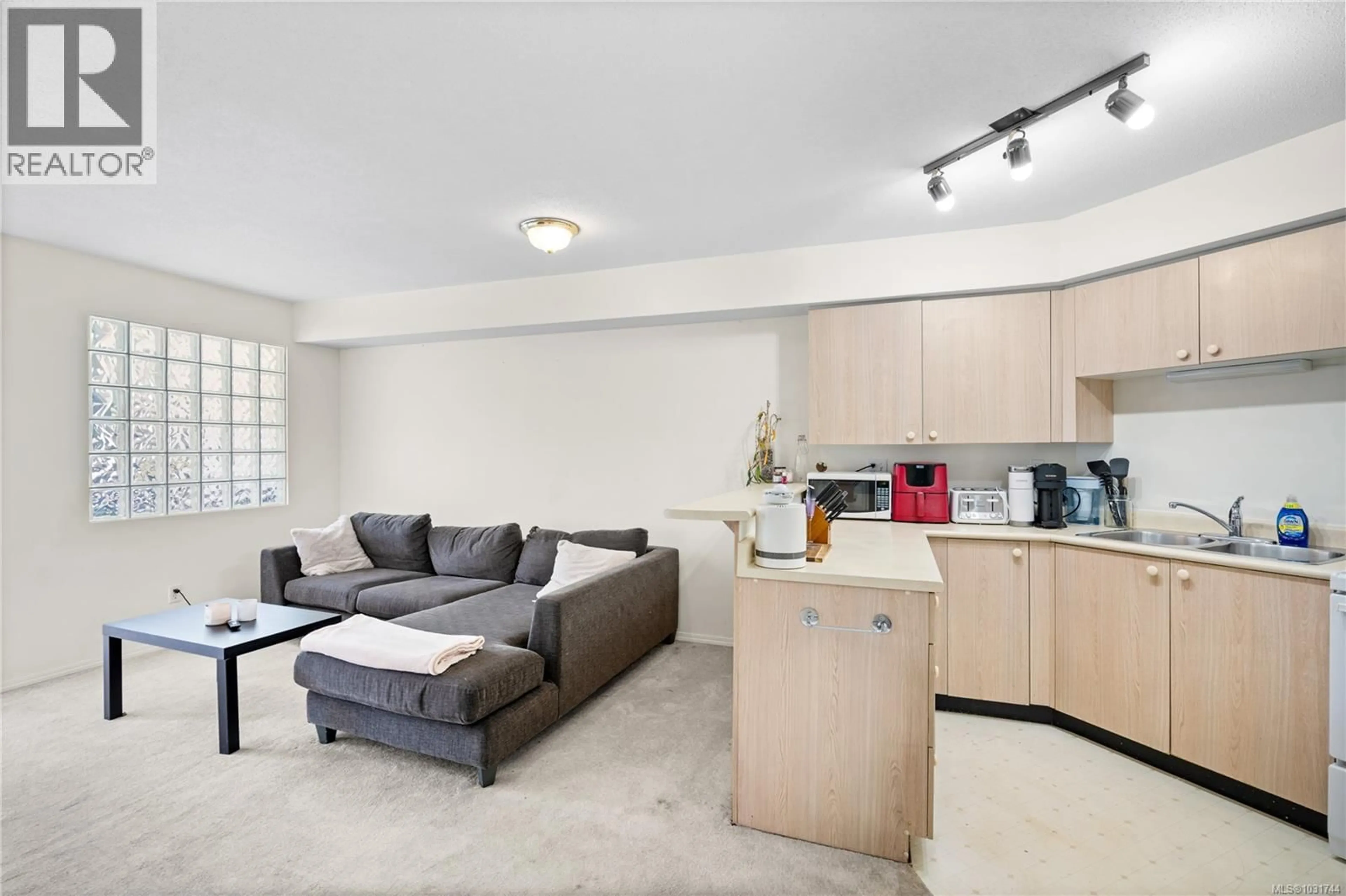 Unknown for 312 - 2560 WARK STREET, Victoria British Columbia V8T4G8