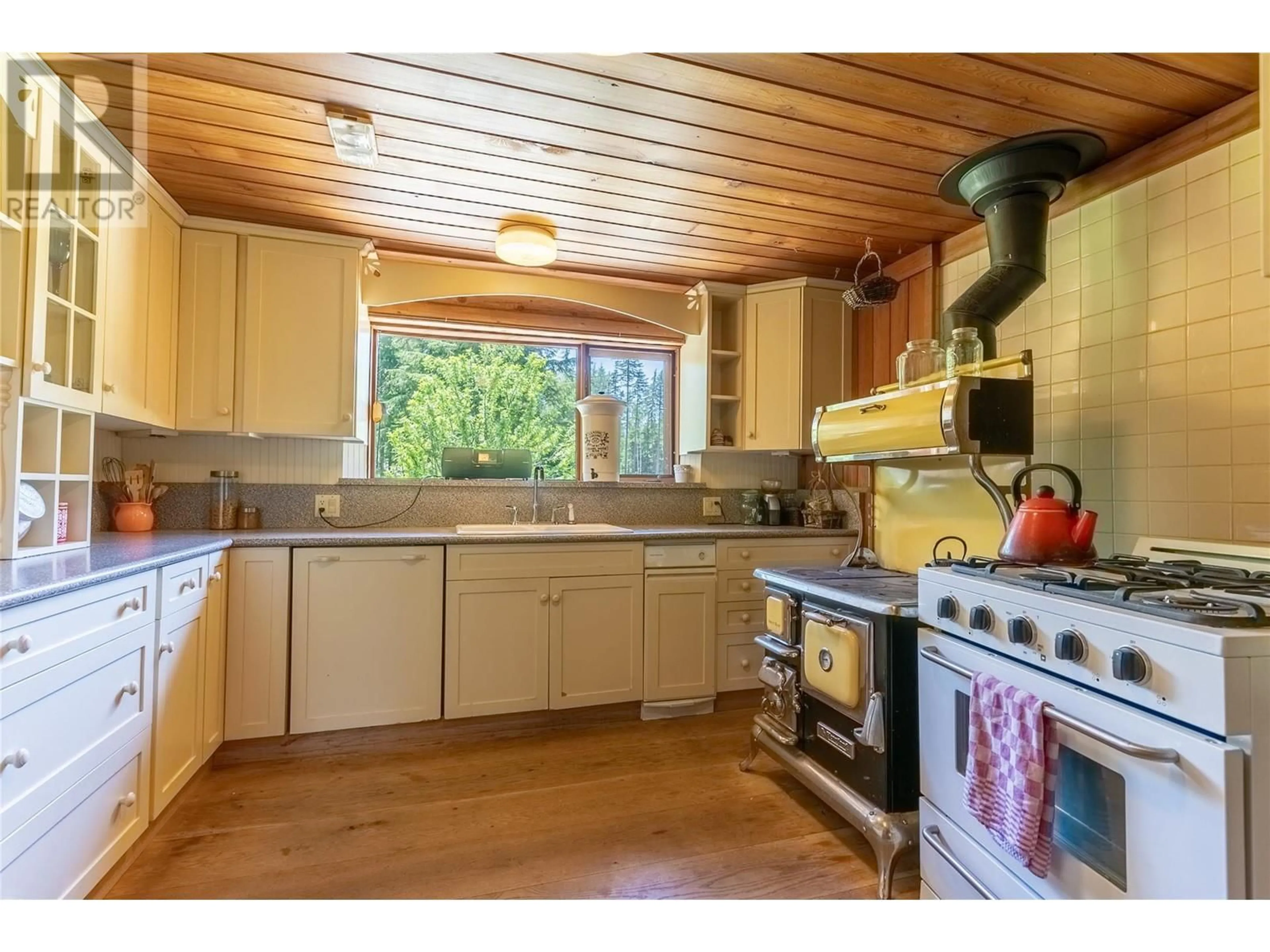 Standard kitchen, unknown for 1415 SEYMOUR RIVER ROAD NORTH, Seymour Arm British Columbia V0E1M0