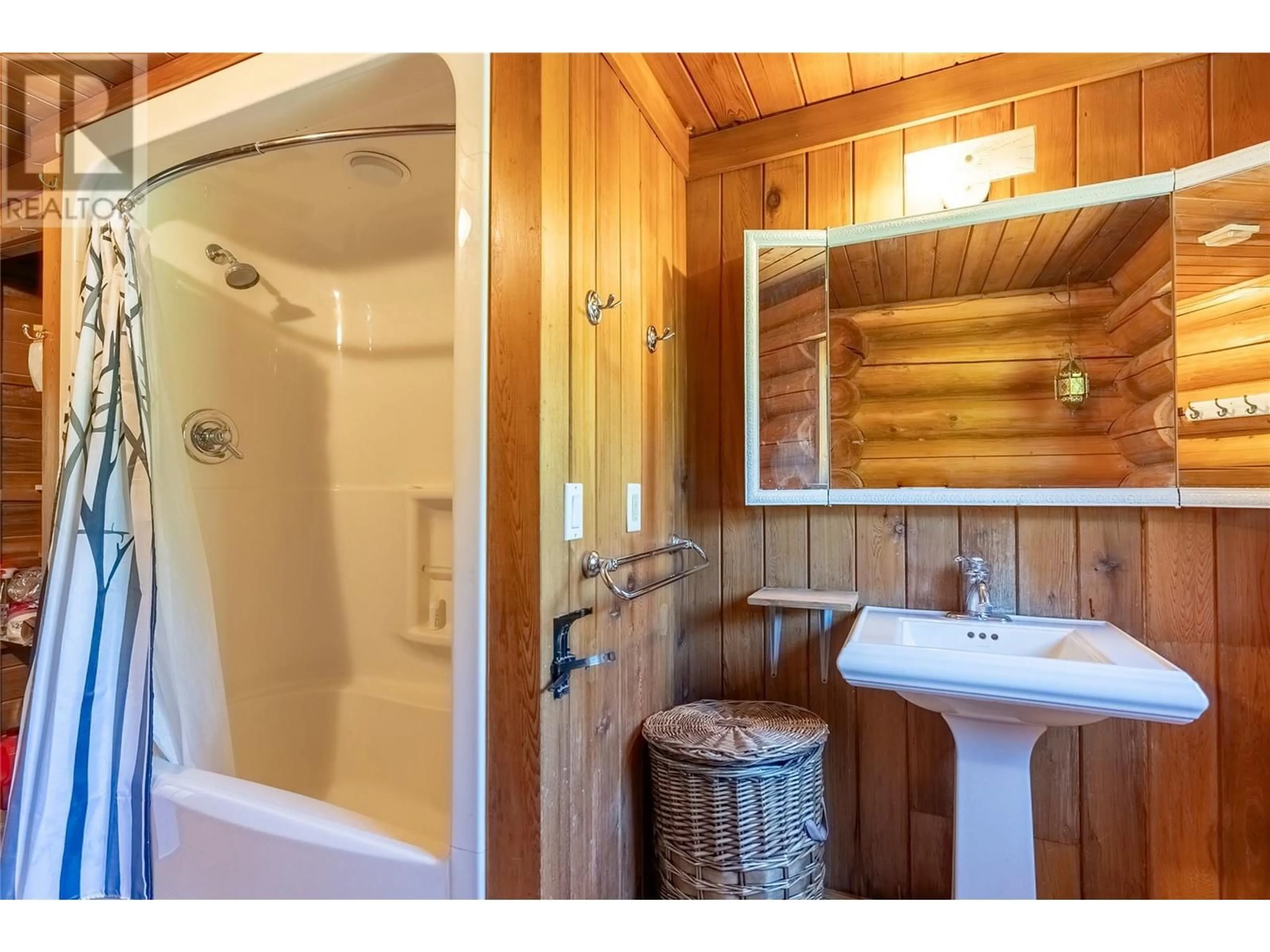 Standard bathroom, unknown for 1415 SEYMOUR RIVER ROAD NORTH, Seymour Arm British Columbia V0E1M0