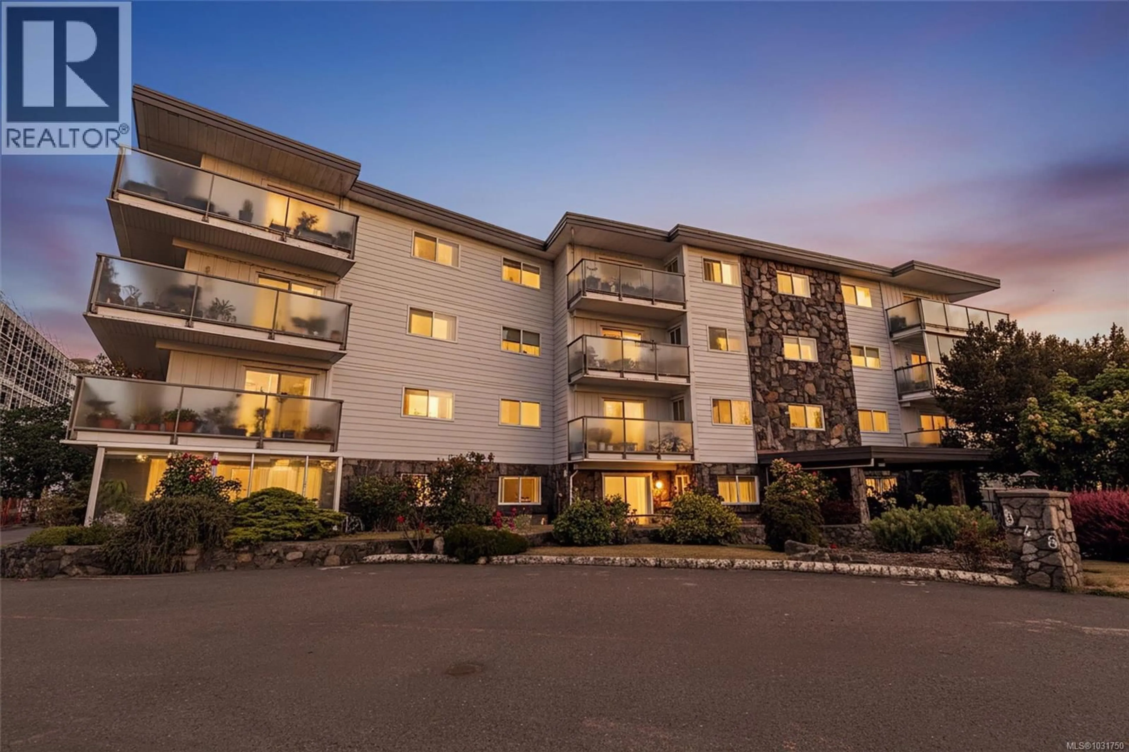 A pic from outside/outdoor area/front of a property/back of a property/a pic from drone, building for 207 - 848 ESQUIMALT ROAD, Esquimalt British Columbia V9A6W9