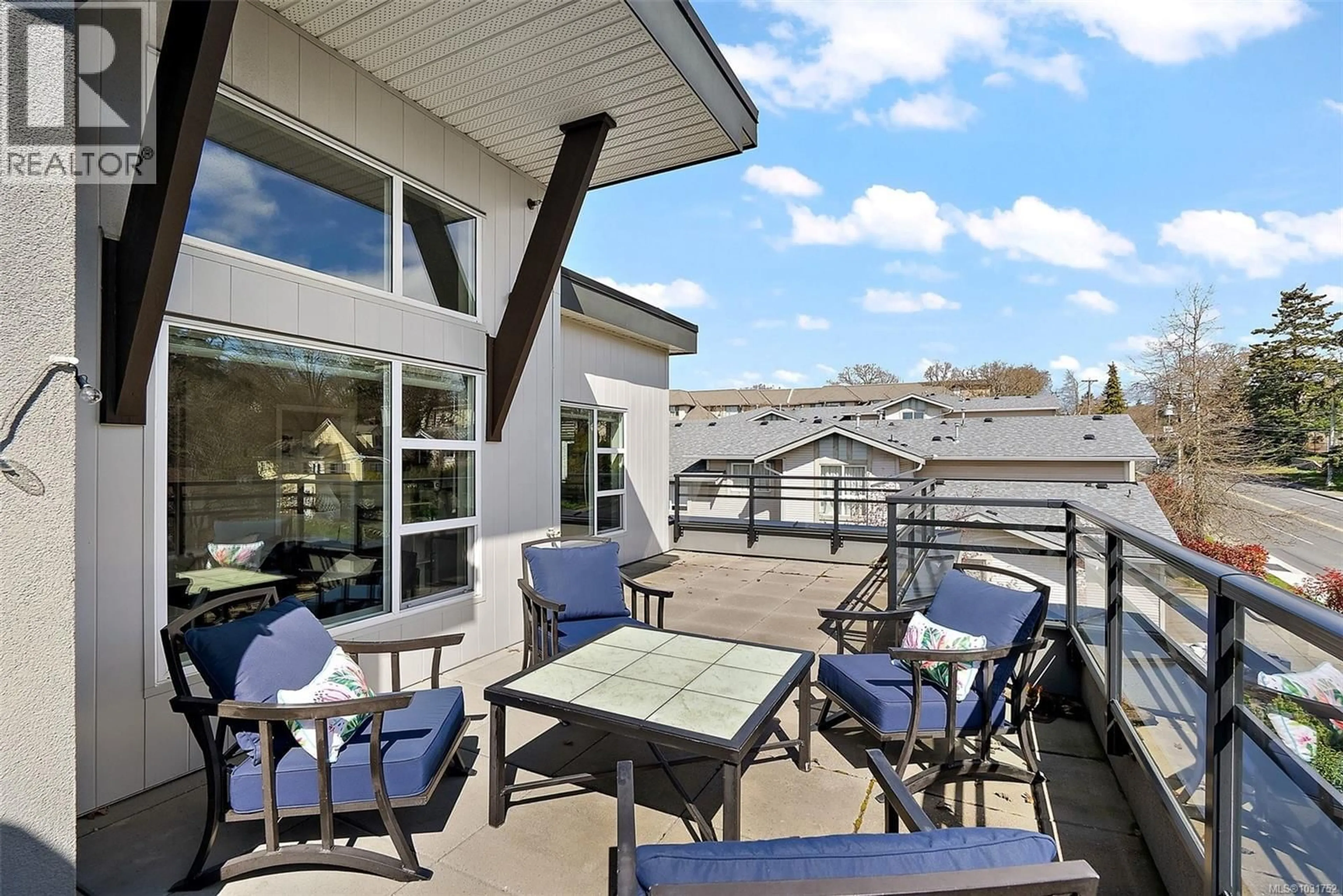 Patio, water/lake/river/ocean view for 503 - 1018 INVERNESS ROAD, Saanich British Columbia V8X2S1