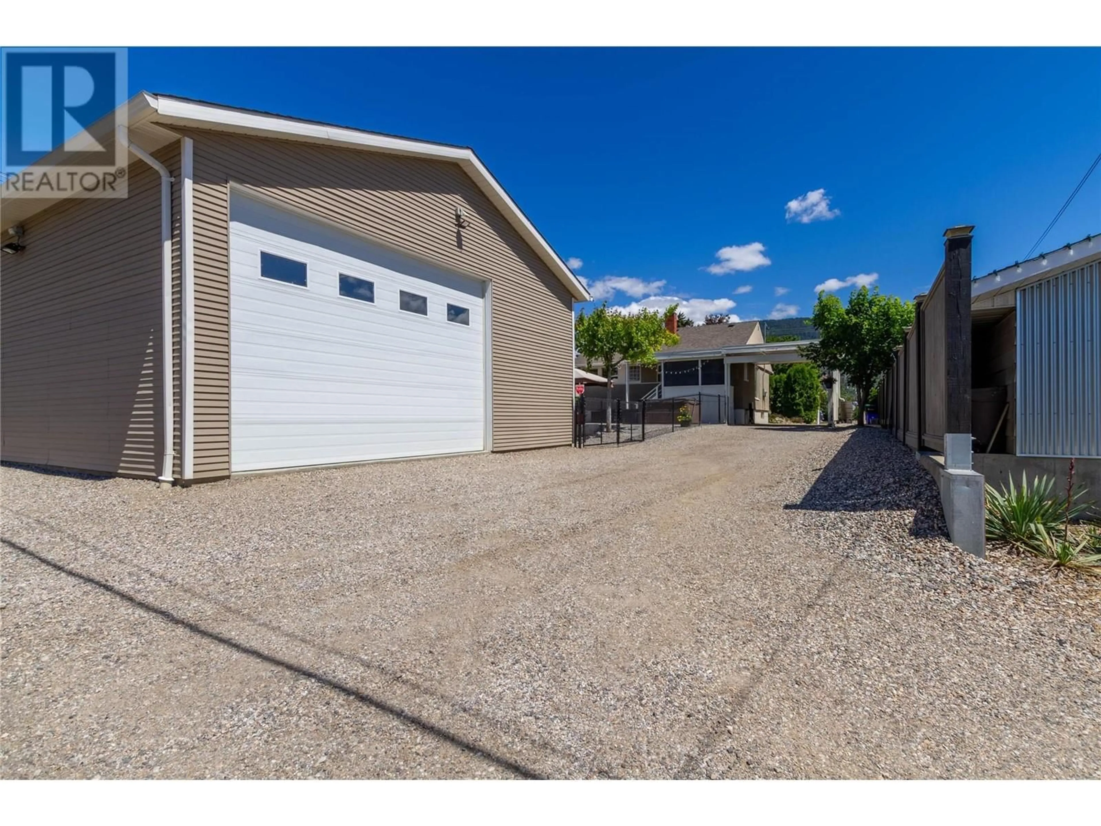 Indoor garage for 2806 15 Street, Vernon British Columbia V1T3V8