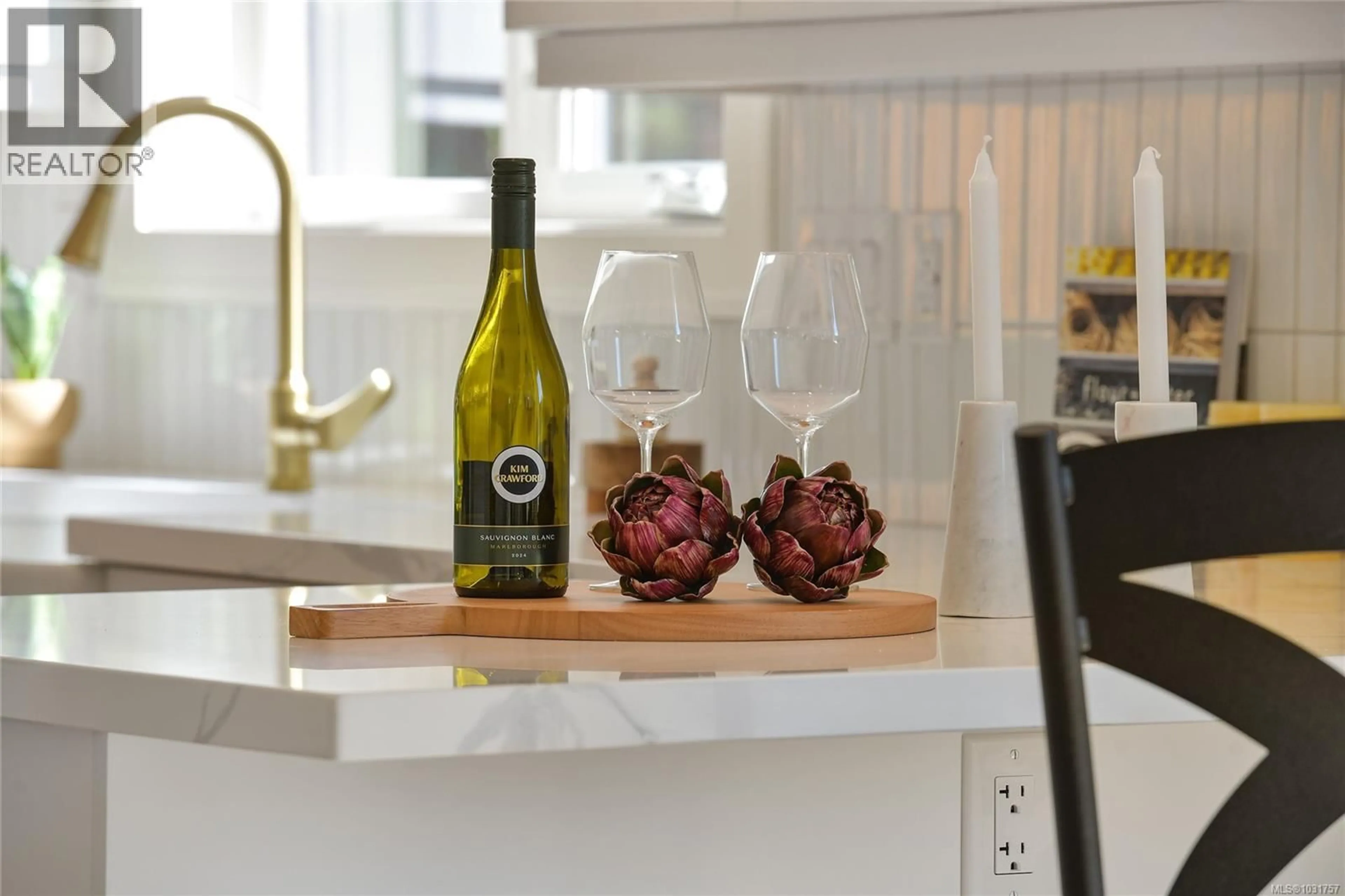 Contemporary kitchen, wood/laminate floor for 3 - 930 FALAISE CRESCENT, Saanich British Columbia V8Y1A3